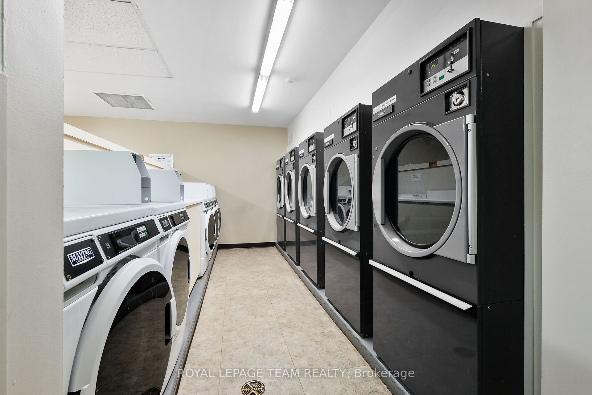 515 St Laurent Boulevard 2012 Property Photo 36