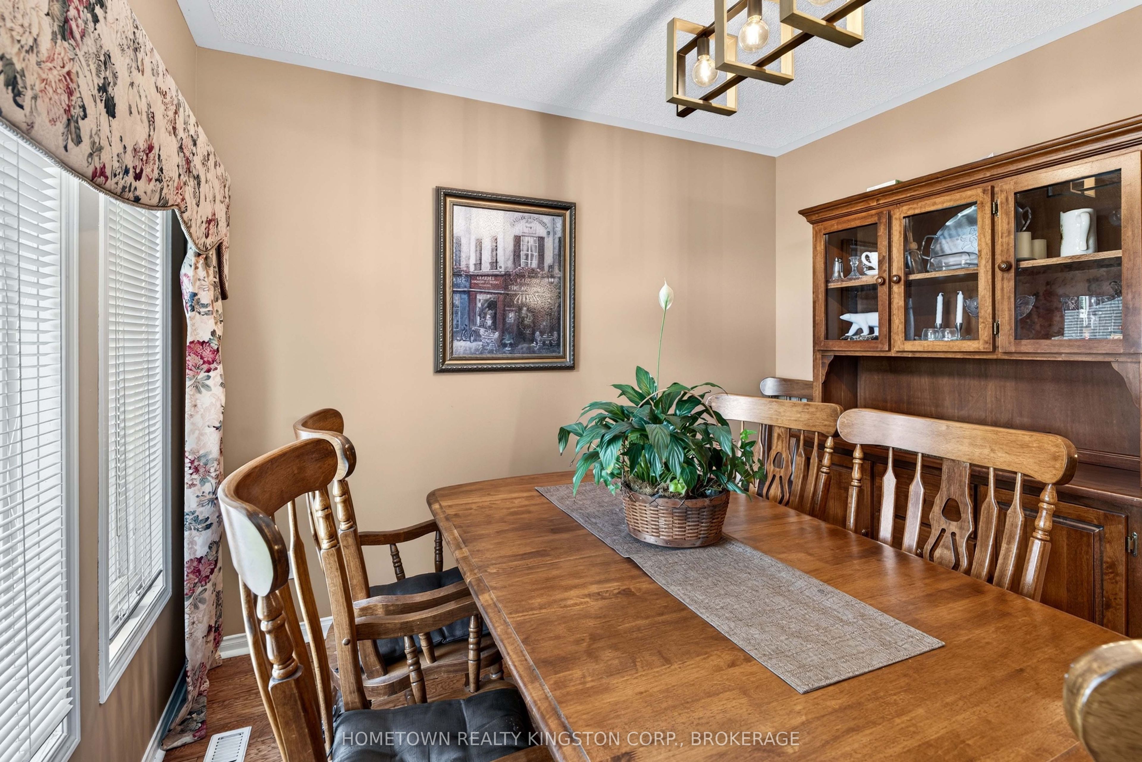 540 Sackville Crescent Property Photo 6