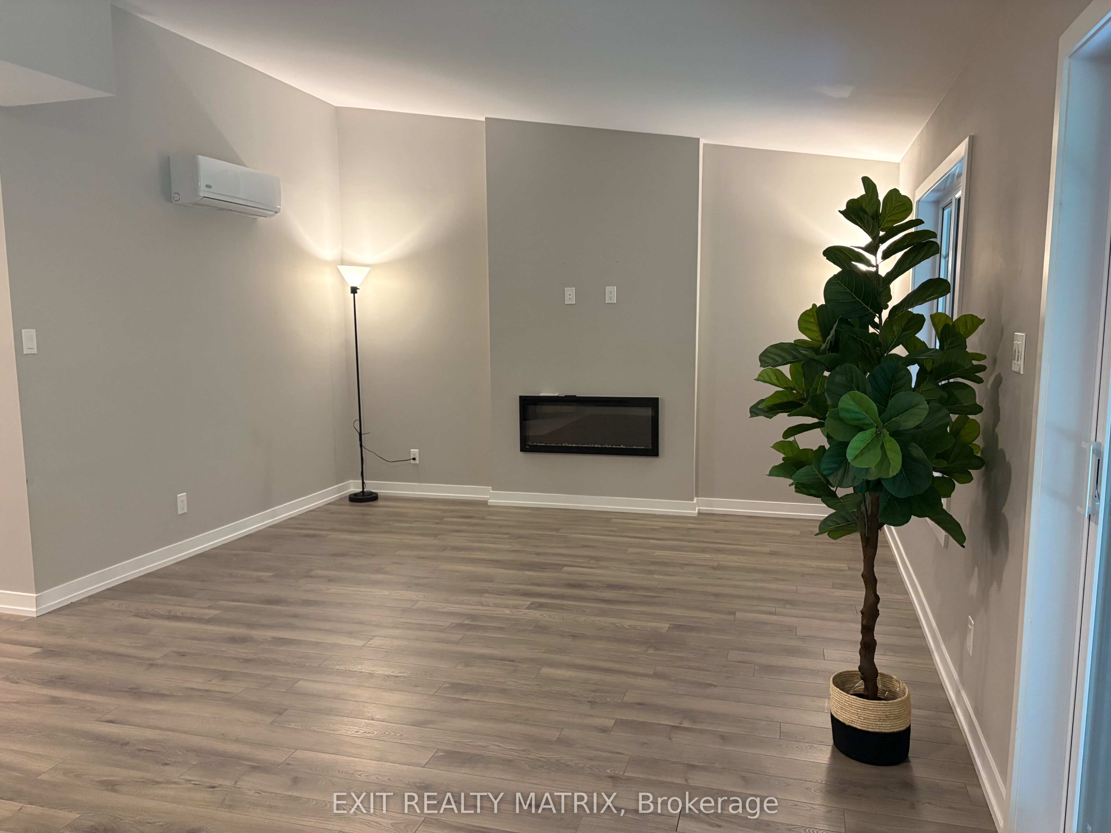 83 St Moritz Trail 207 Property Photo 6