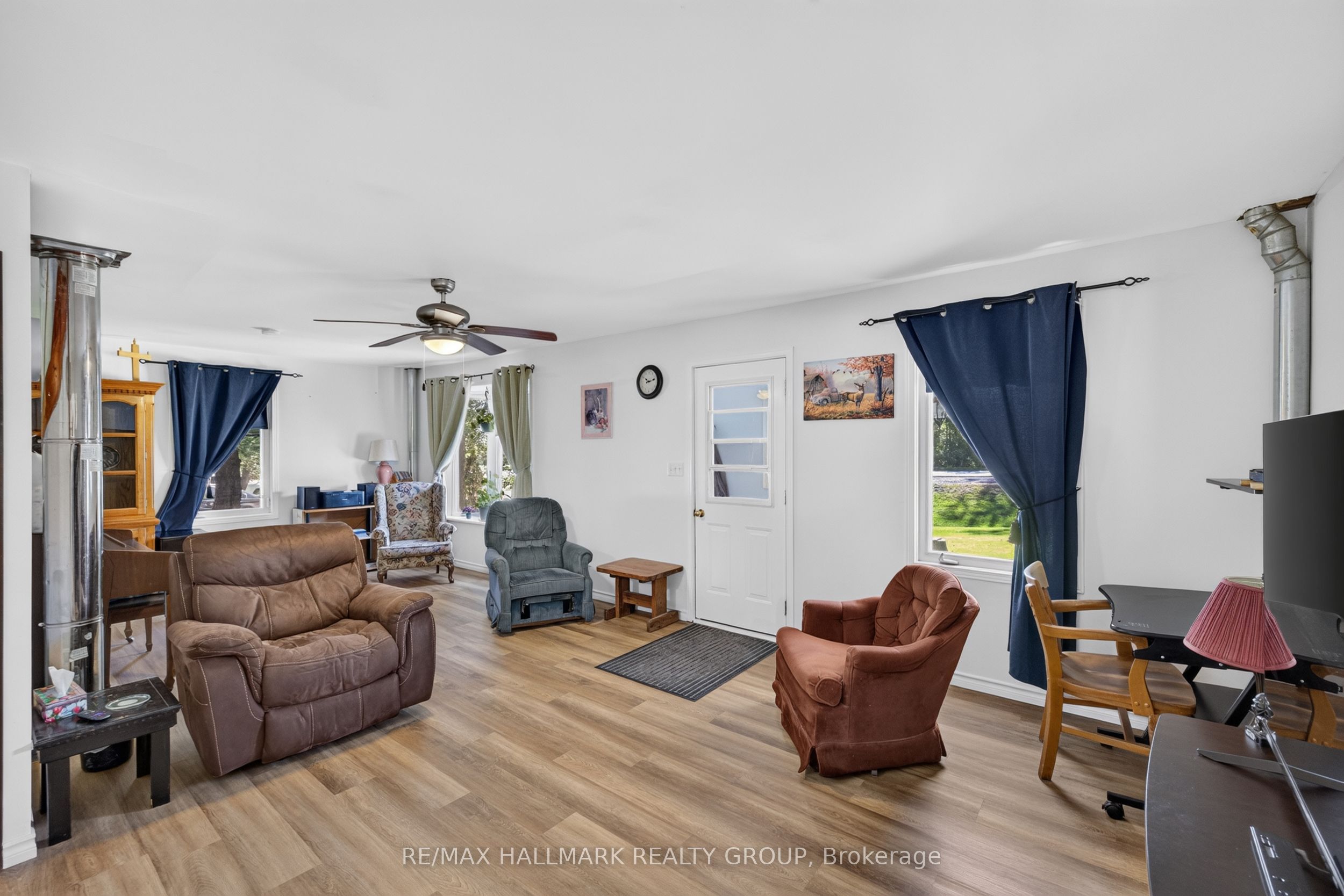 620 Highway 15 South Property Photo 5