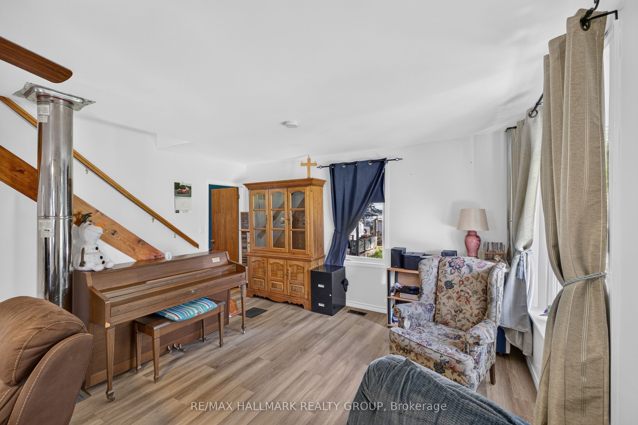 620 Highway 15 South Property Photo 11