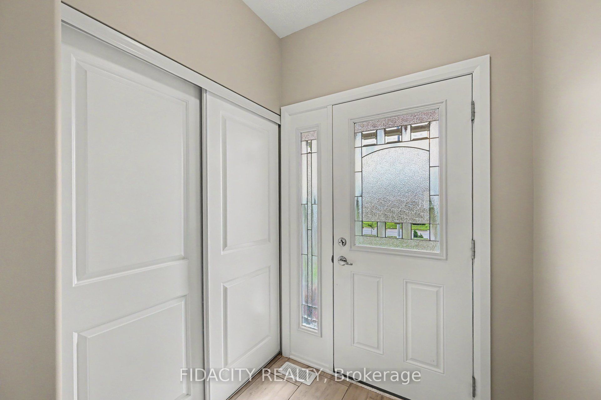 68 Vimy Ridge Crescent Property Photo 3