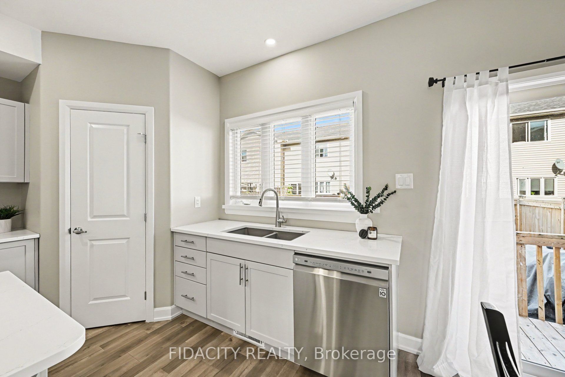 68 Vimy Ridge Crescent Property Photo 10