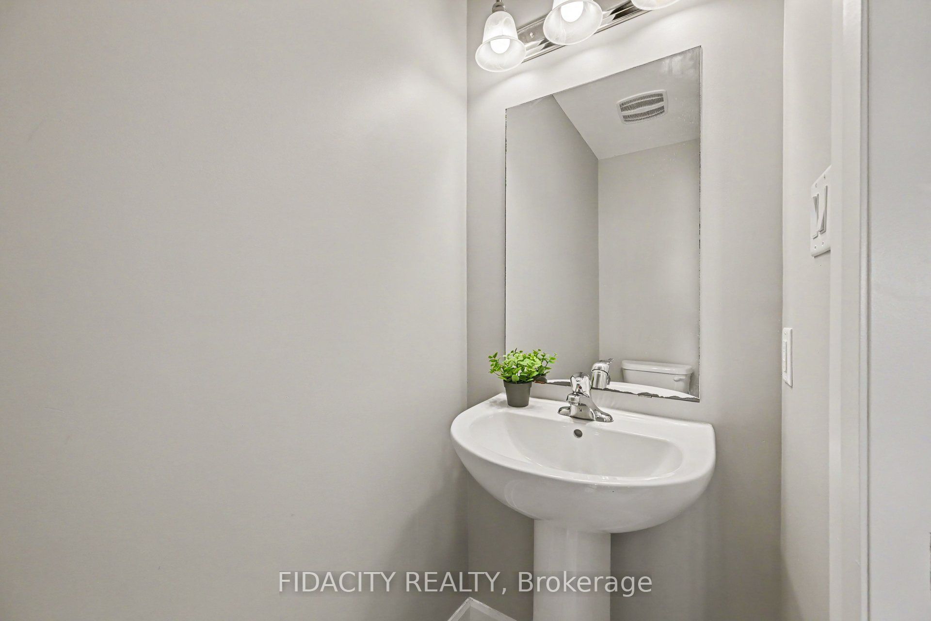 68 Vimy Ridge Crescent Property Photo 14
