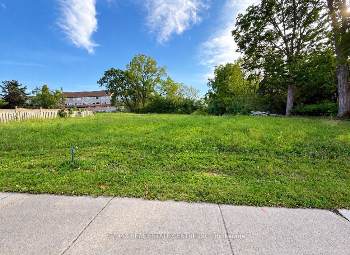 4928 King Street Property Photo 1
