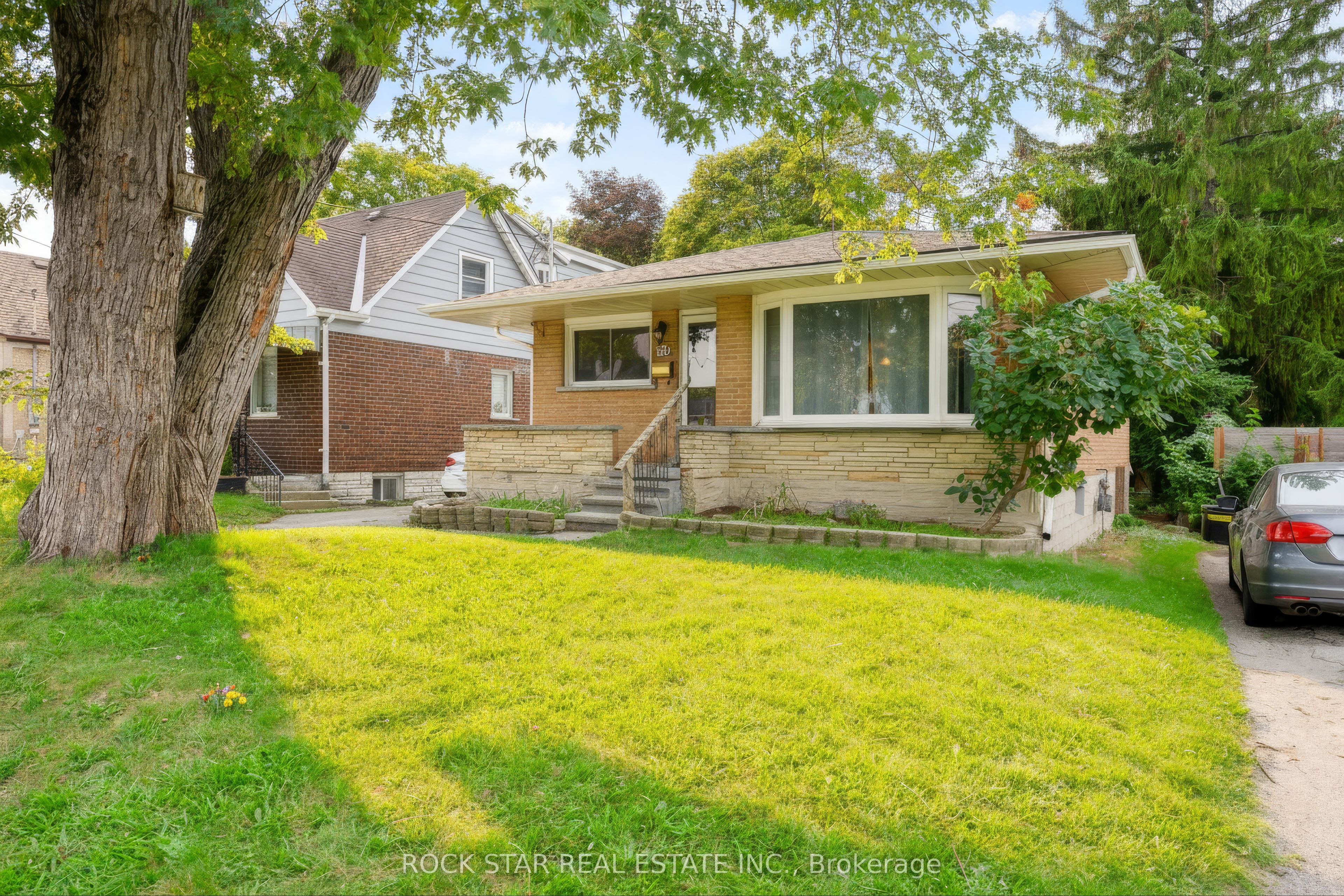 82 Franklin Street N