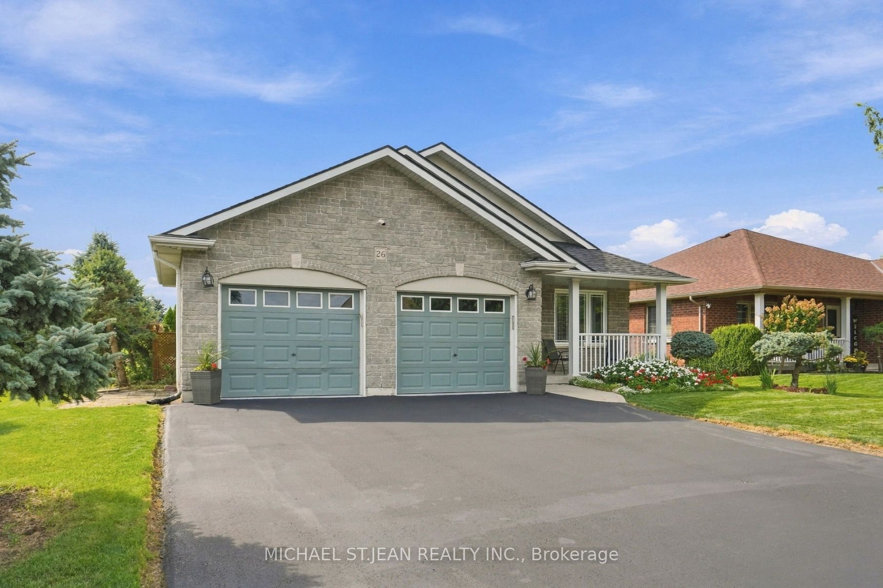26 Leslie Street W Property Photo 3