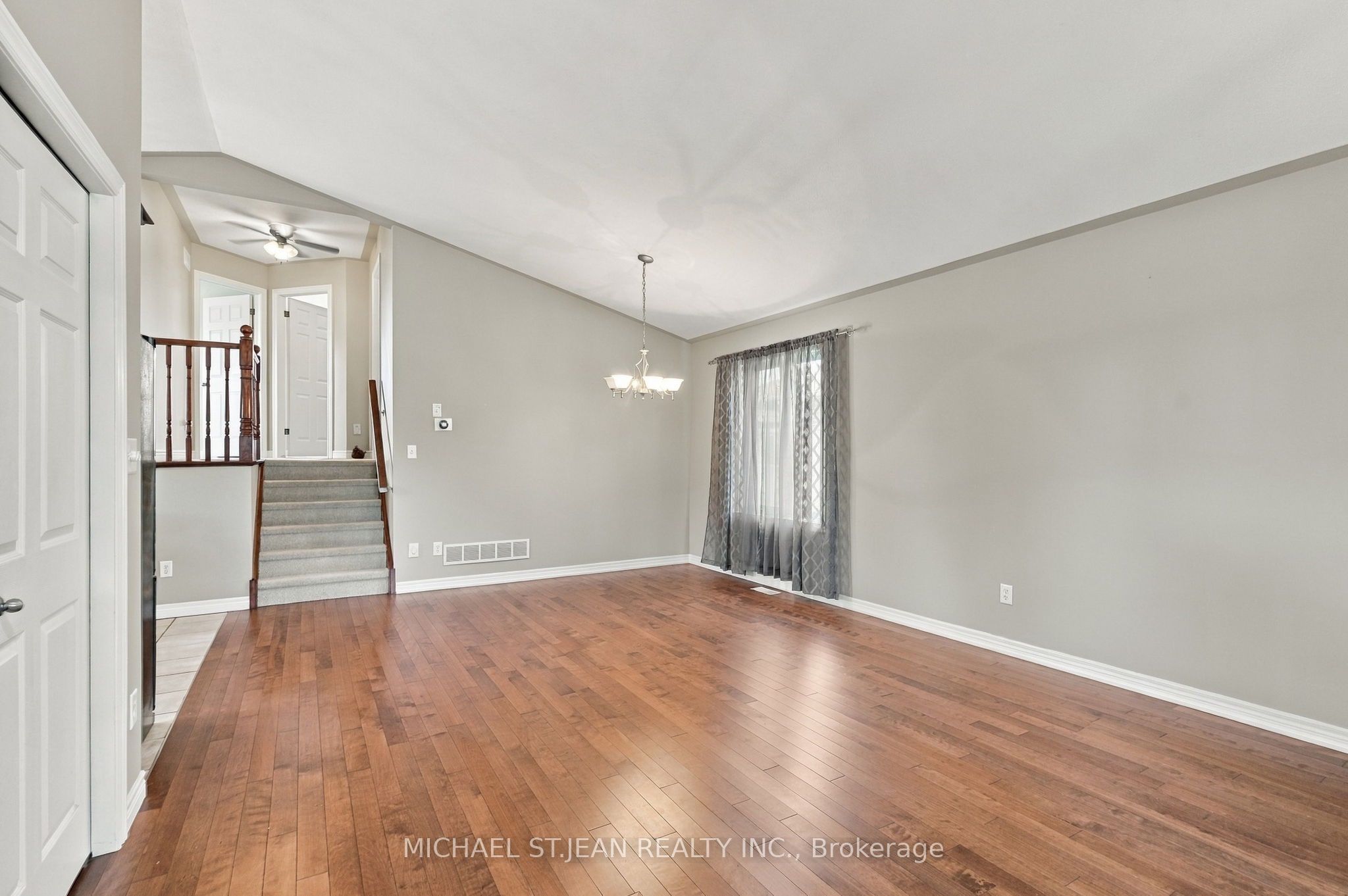 26 Leslie Street W Property Photo 9
