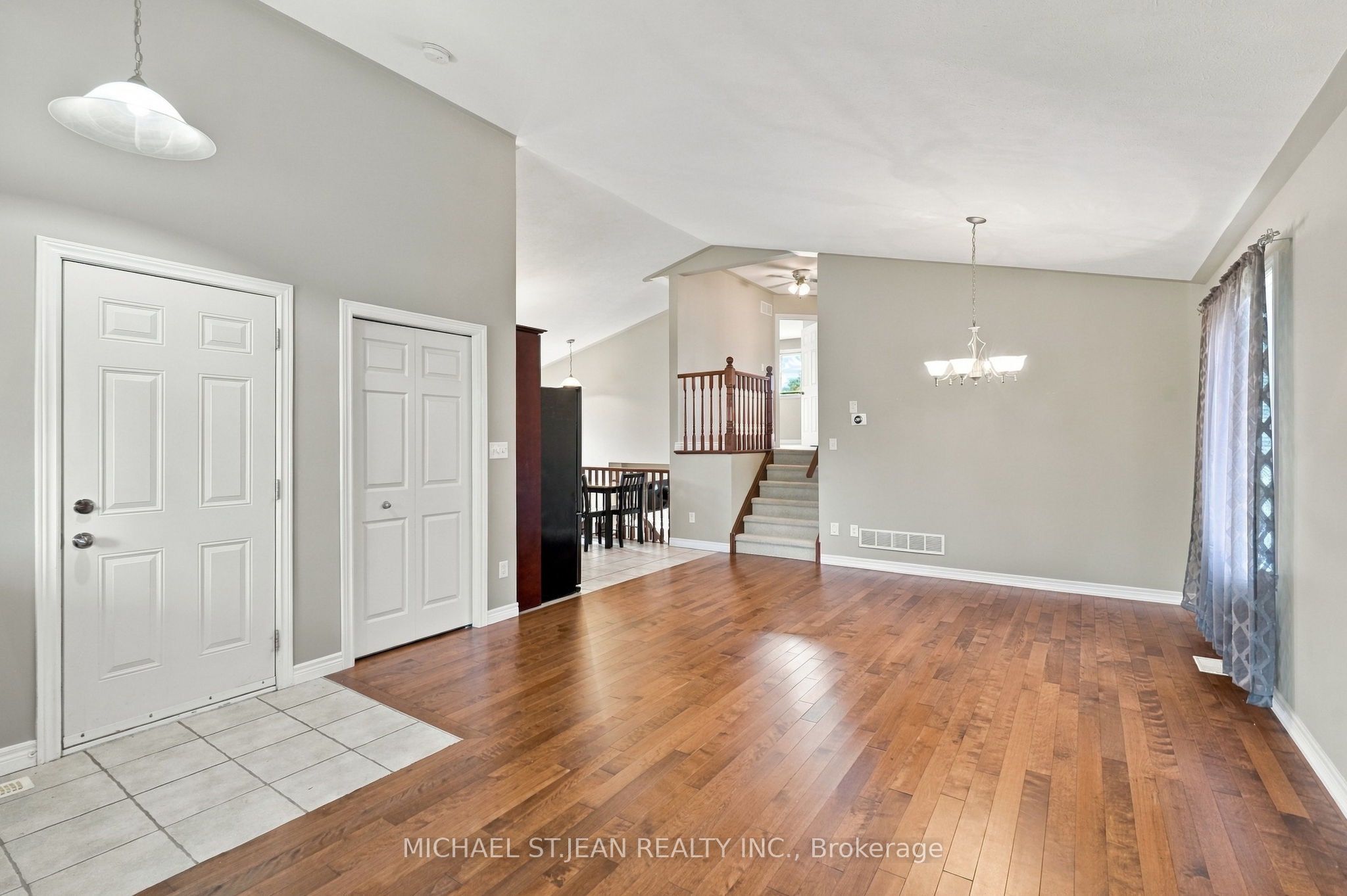 26 Leslie Street W Property Photo 10