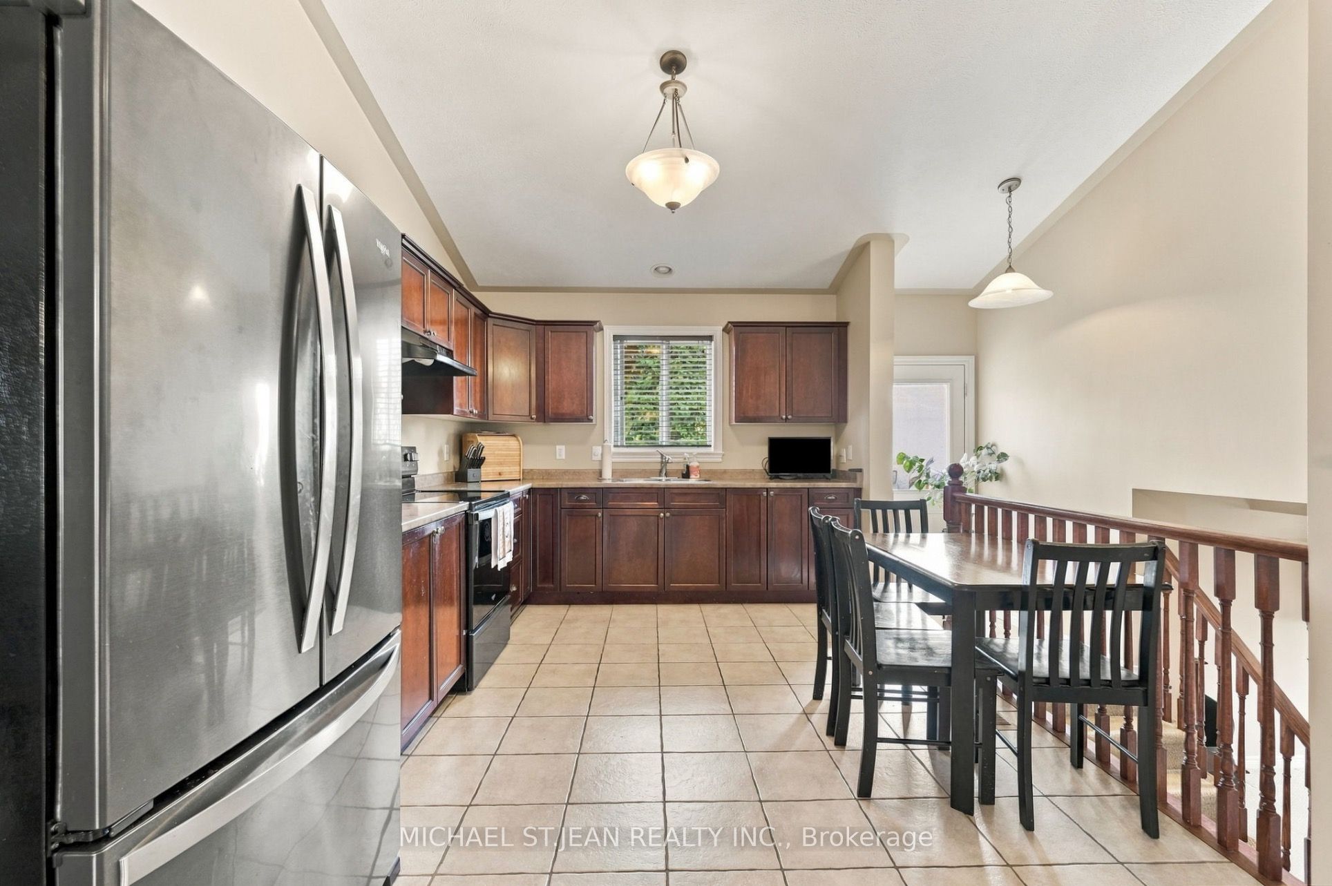 26 Leslie Street W Property Photo 11