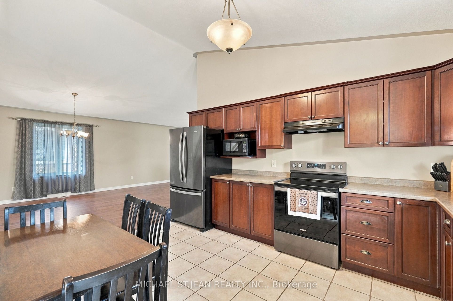 26 Leslie Street W Property Photo 12