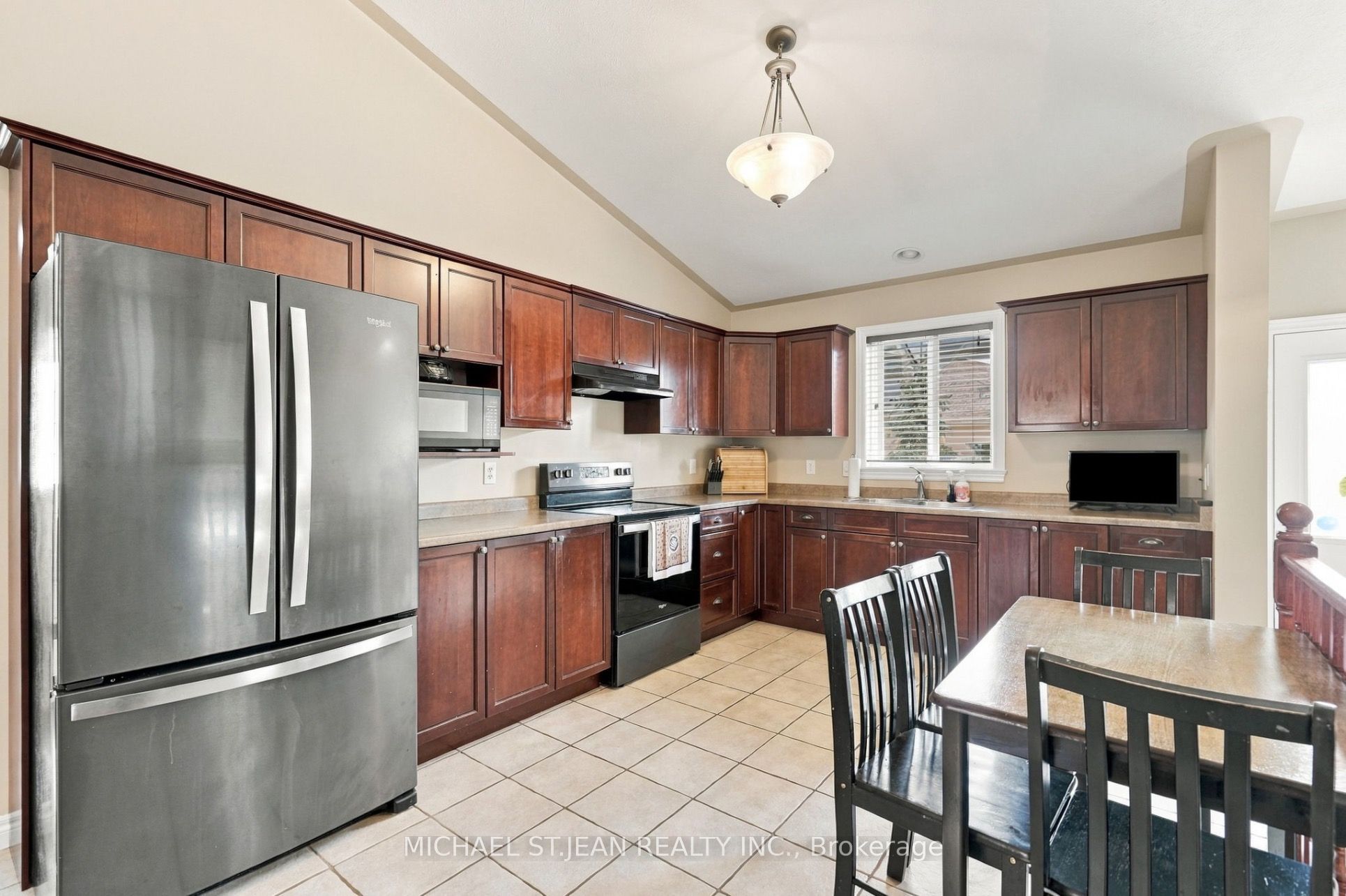 26 Leslie Street W Property Photo 13