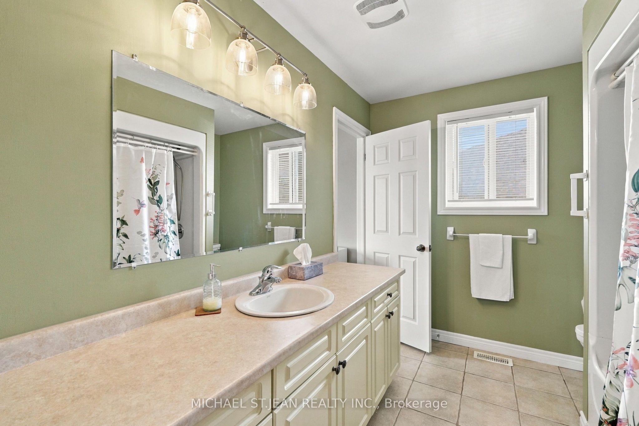 26 Leslie Street W Property Photo 21