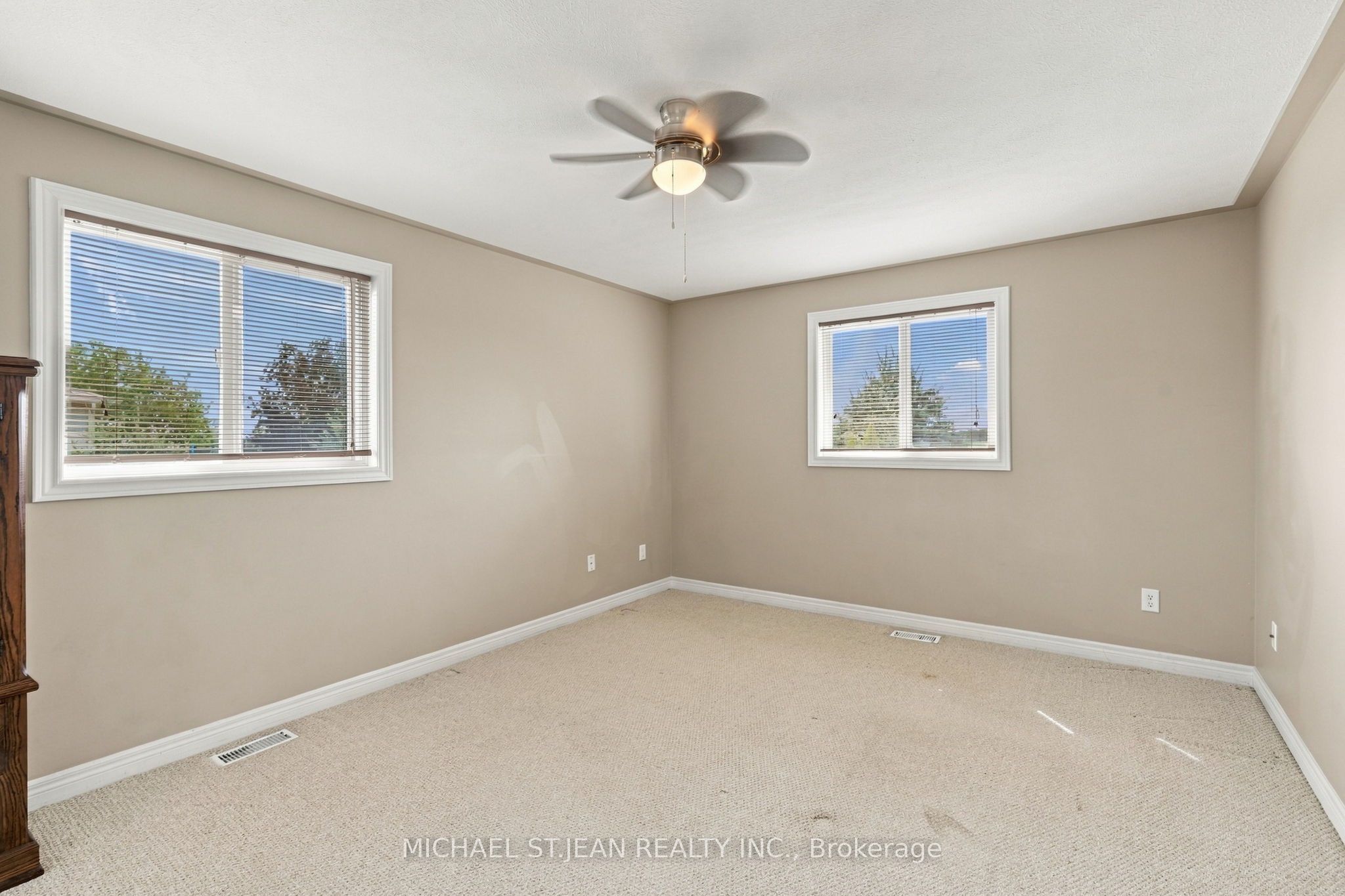 26 Leslie Street W Property Photo 22