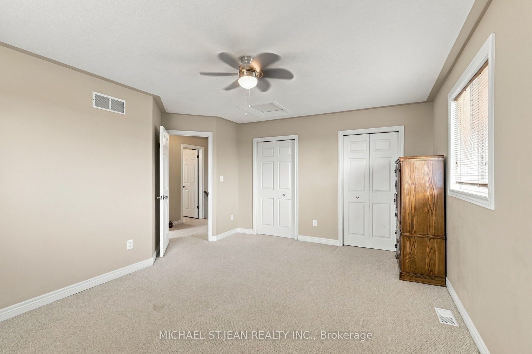 26 Leslie Street W Property Photo 23