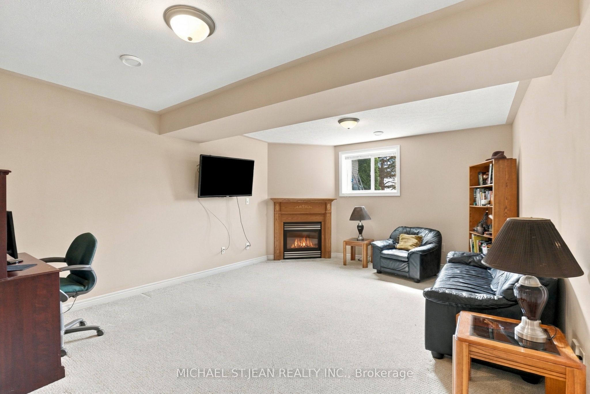 26 Leslie Street W Property Photo 28