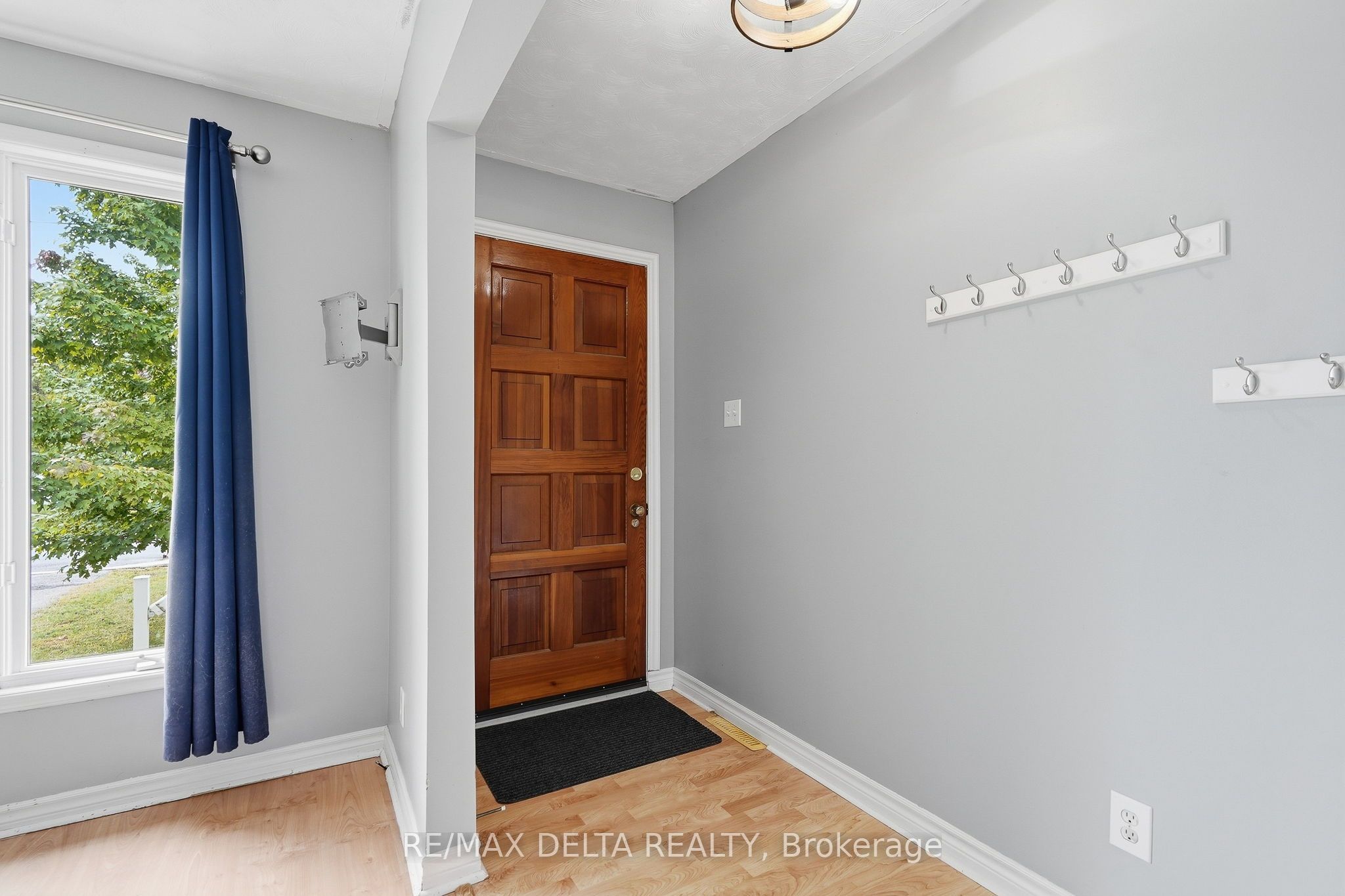 836 Cartier Street Property Photo 4