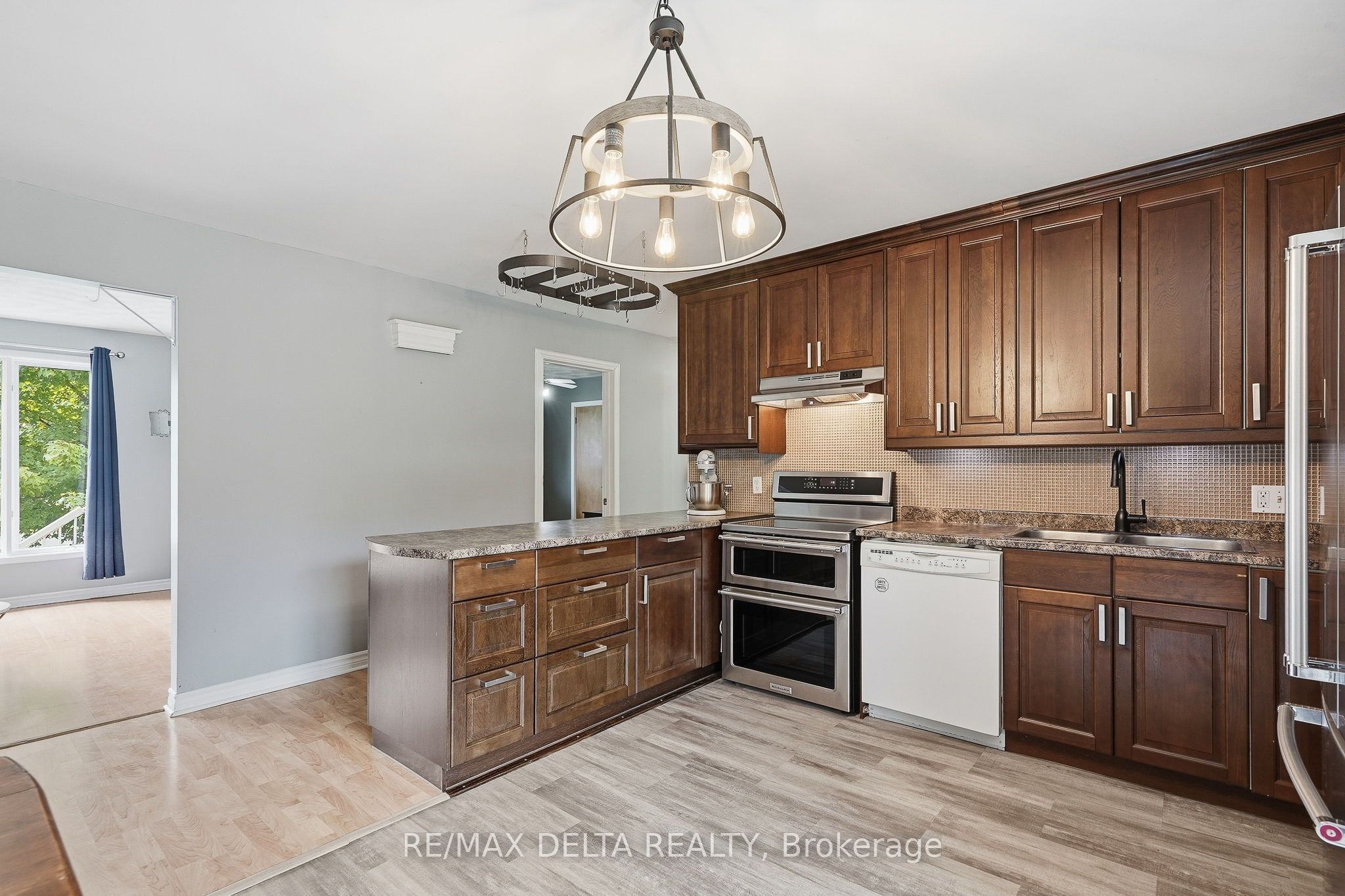 836 Cartier Street Property Photo 12