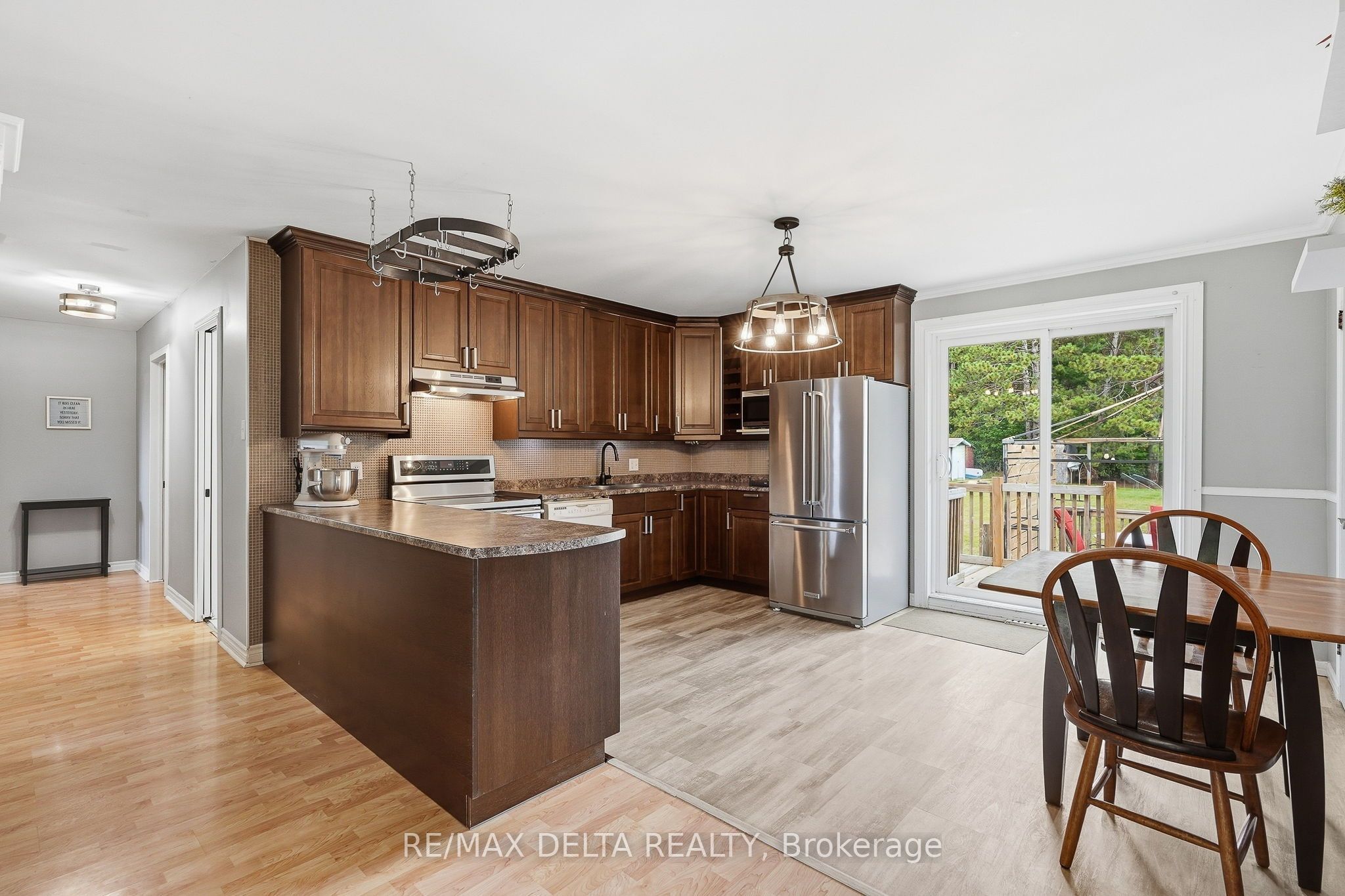 836 Cartier Street Property Photo 13