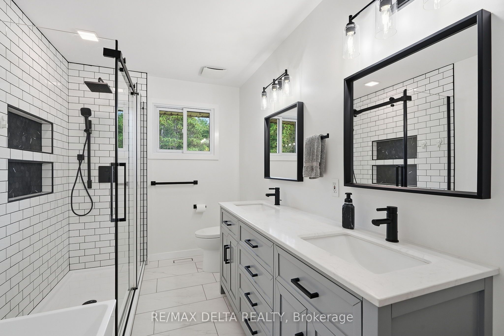836 Cartier Street Property Photo 14
