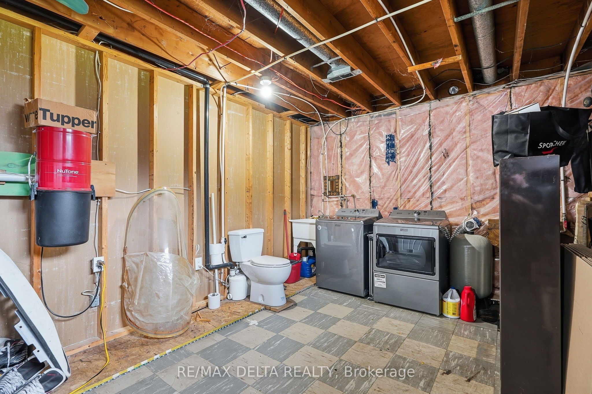 836 Cartier Street Property Photo 24