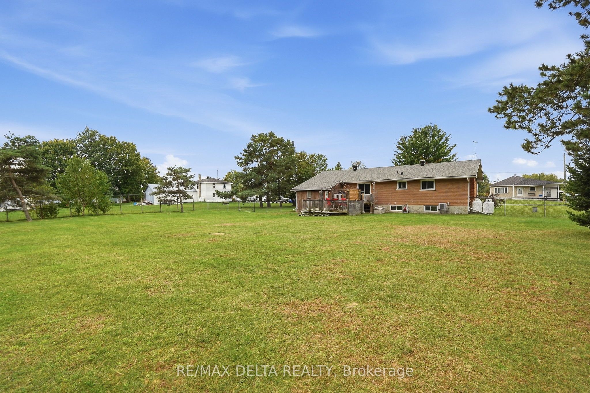 836 Cartier Street Property Photo 27