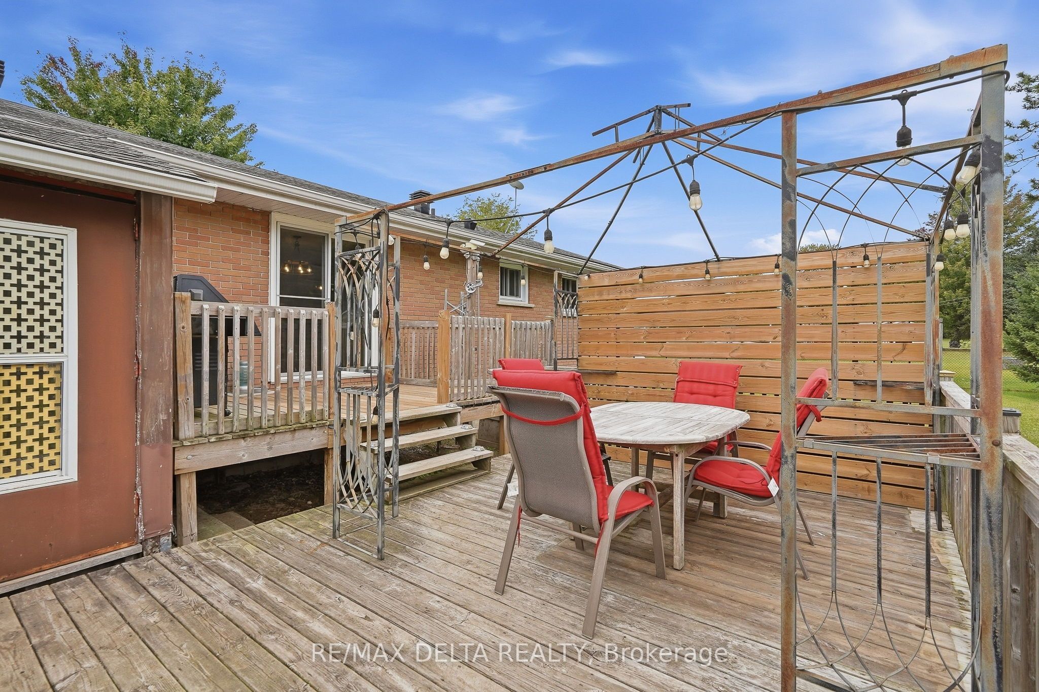 836 Cartier Street Property Photo 28