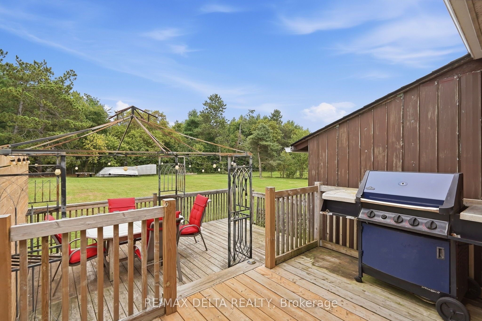 836 Cartier Street Property Photo 29