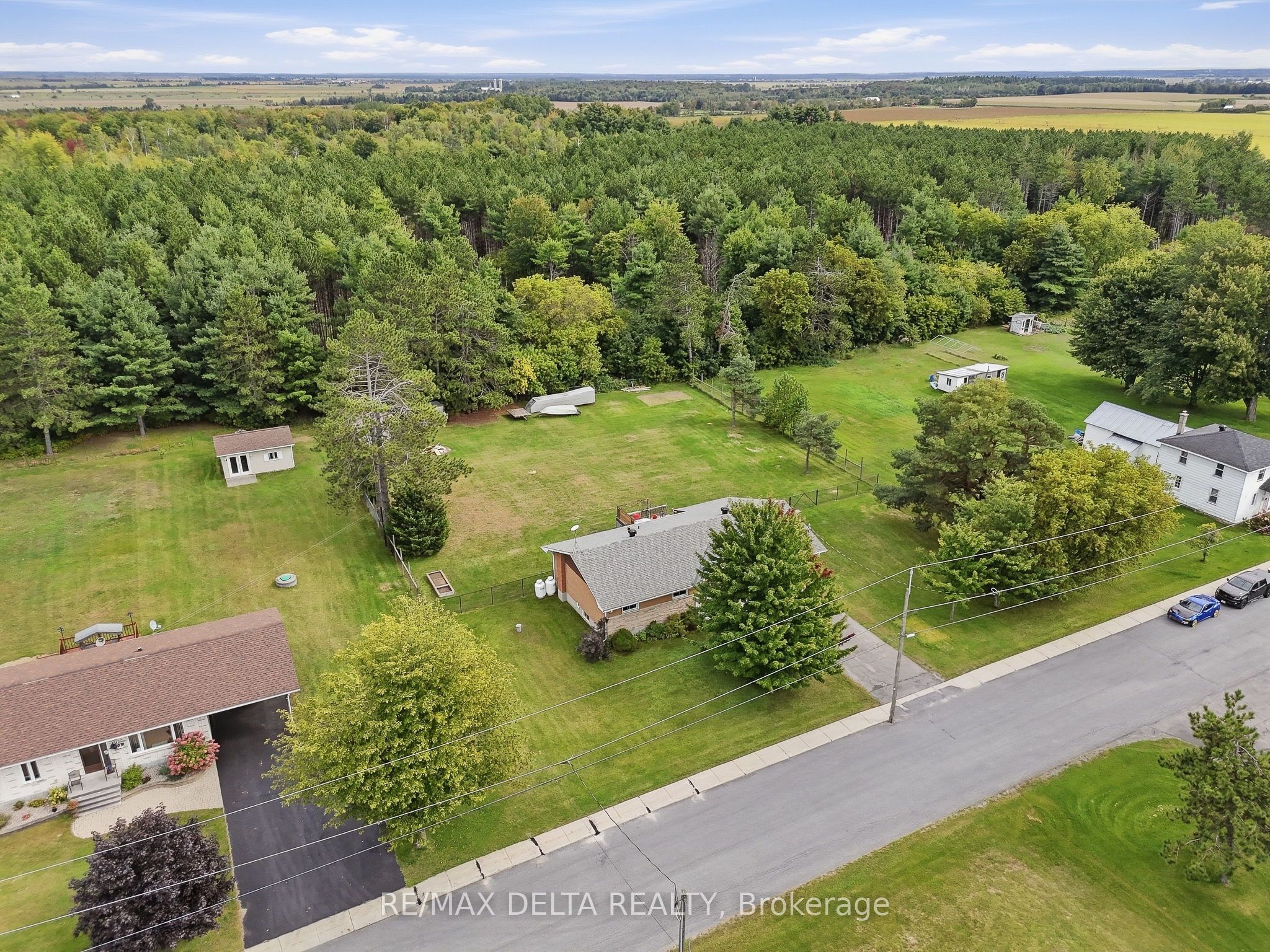 836 Cartier Street Property Photo 30