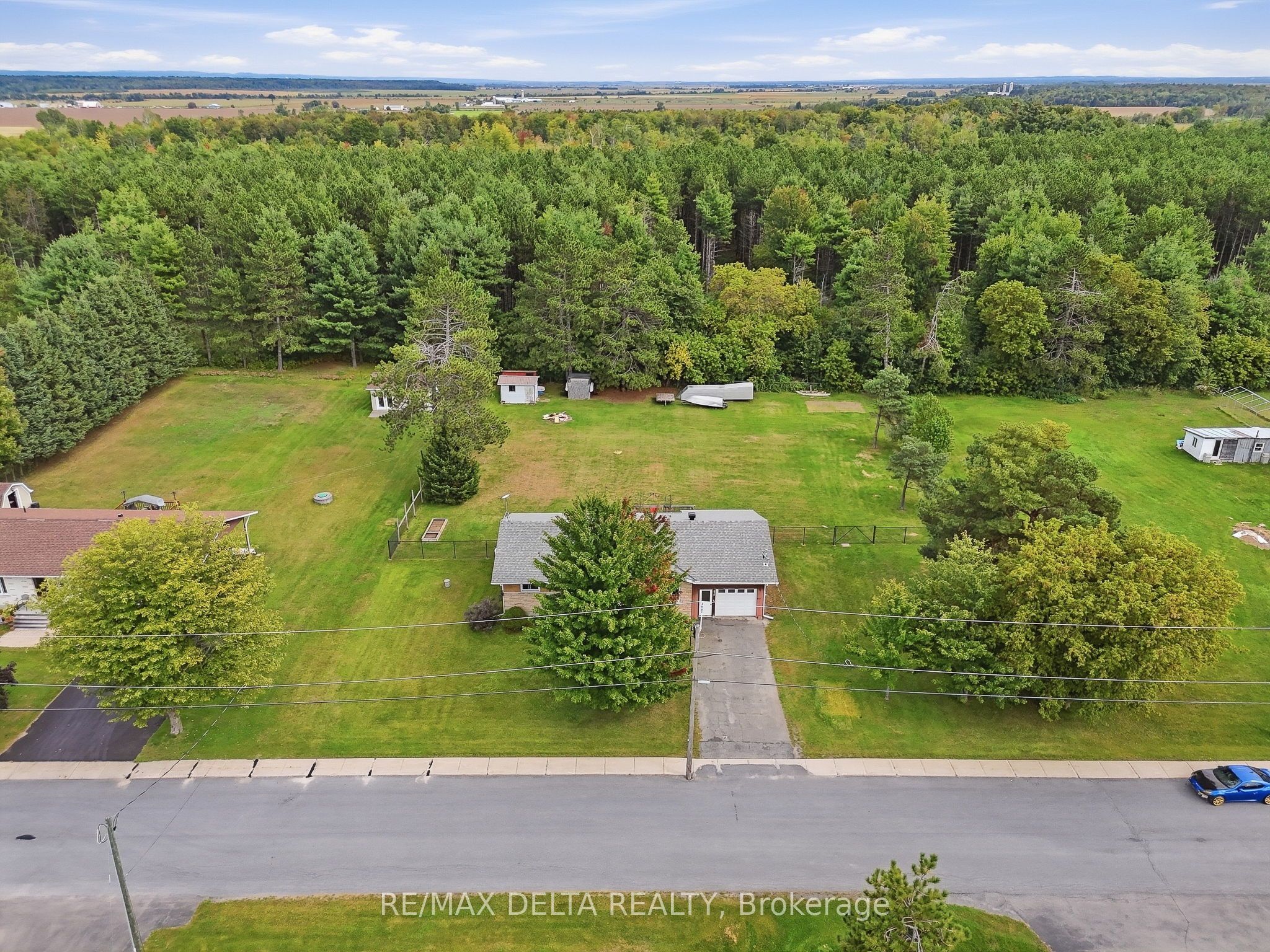 836 Cartier Street Property Photo 31