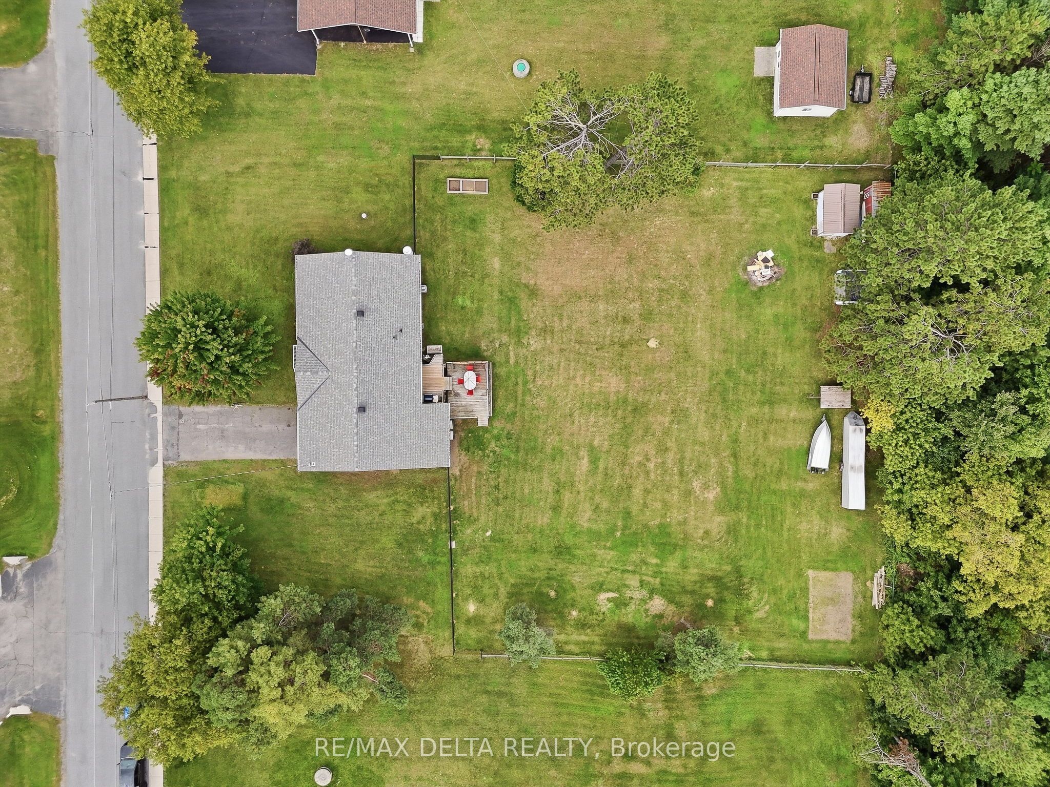836 Cartier Street Property Photo 33