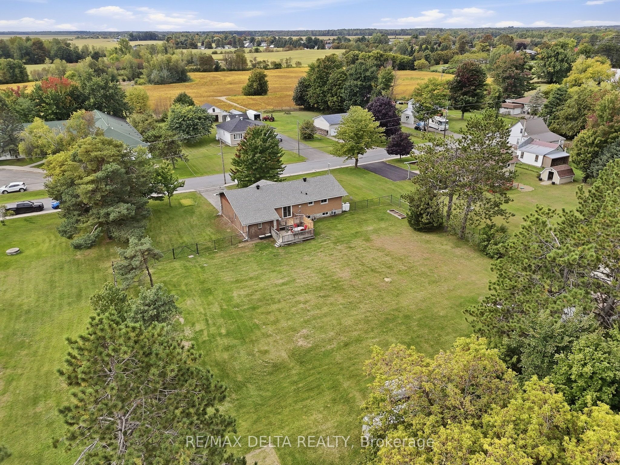 836 Cartier Street Property Photo 34