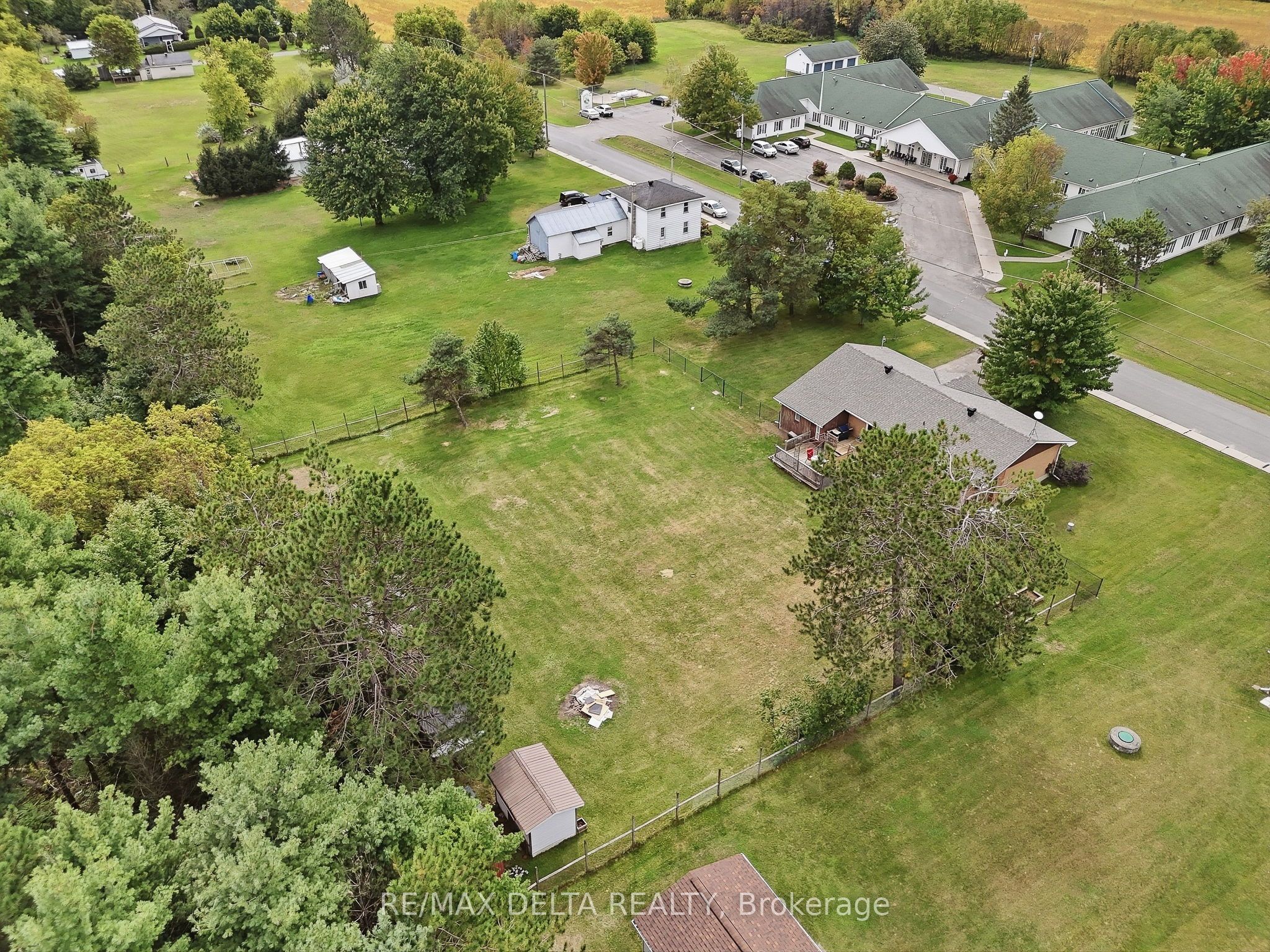 836 Cartier Street Property Photo 35
