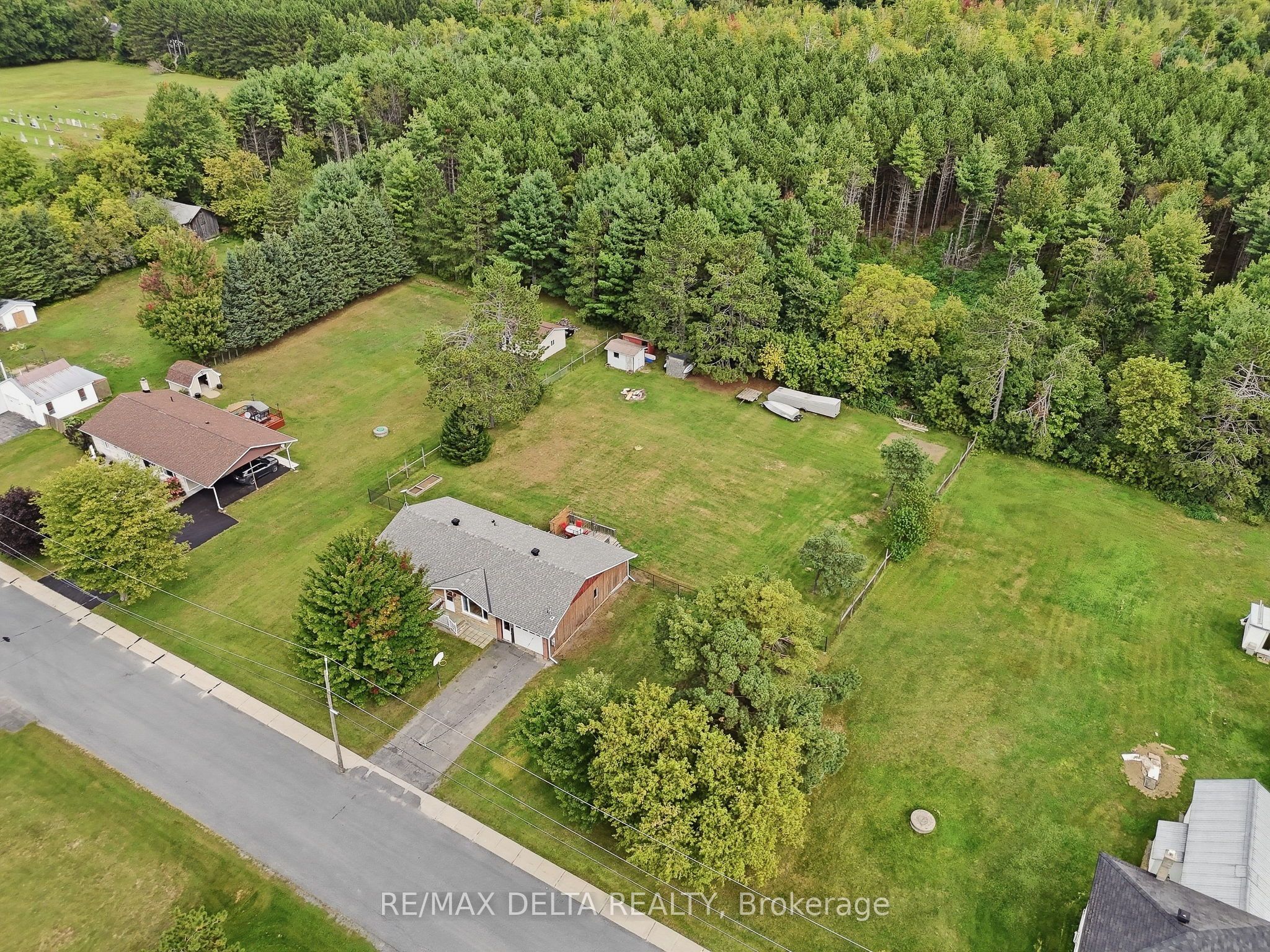 836 Cartier Street Property Photo 36