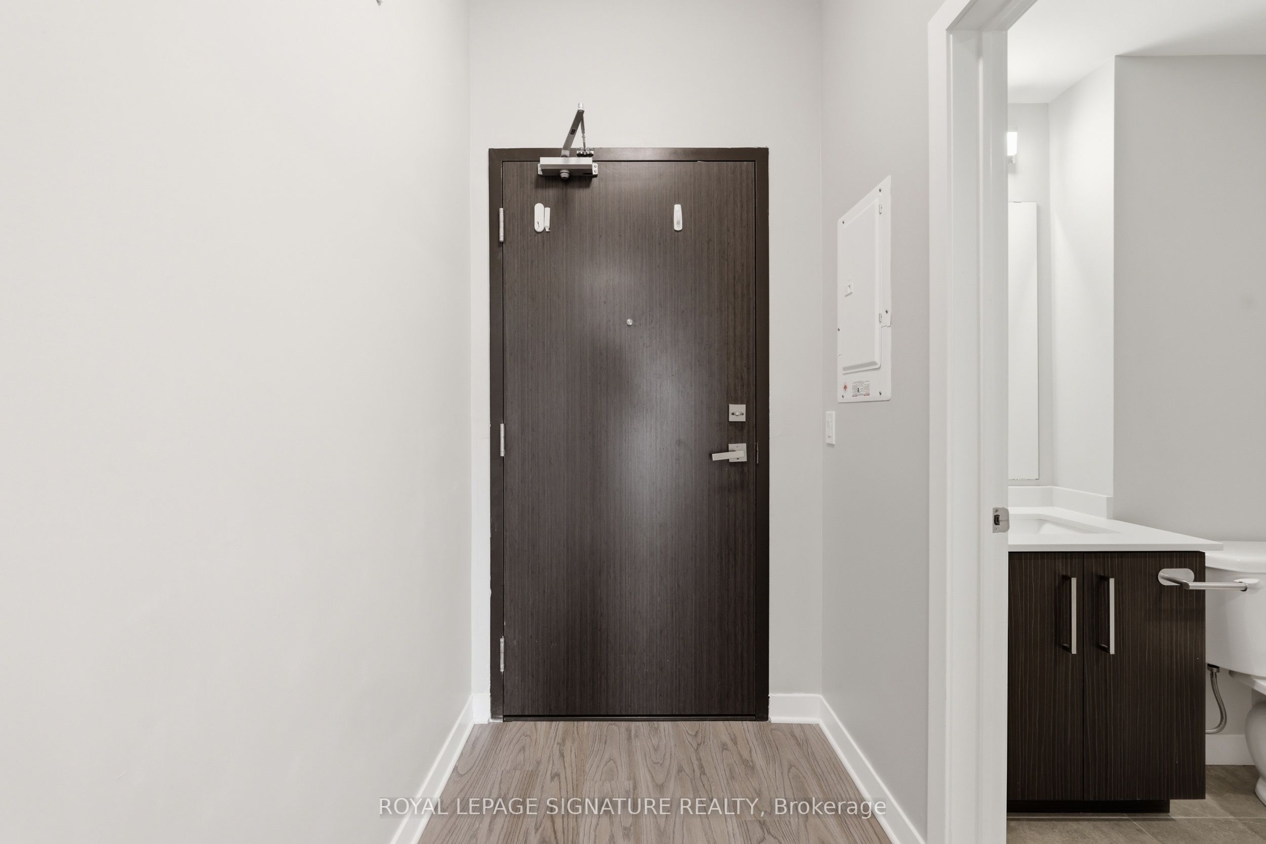 15 Queen Street S 1103 Property Photo 6
