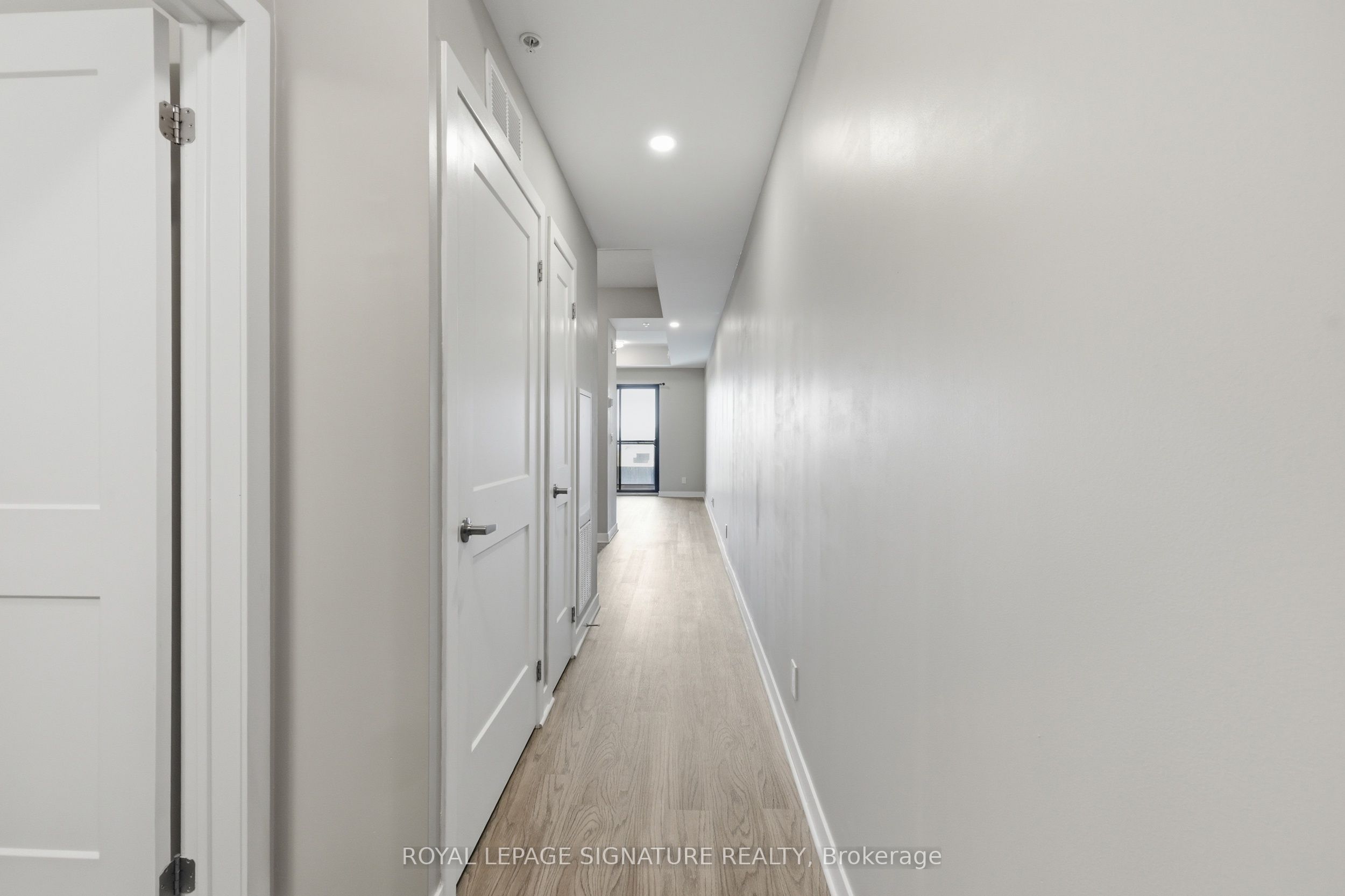 15 Queen Street S 1103 Property Photo 8