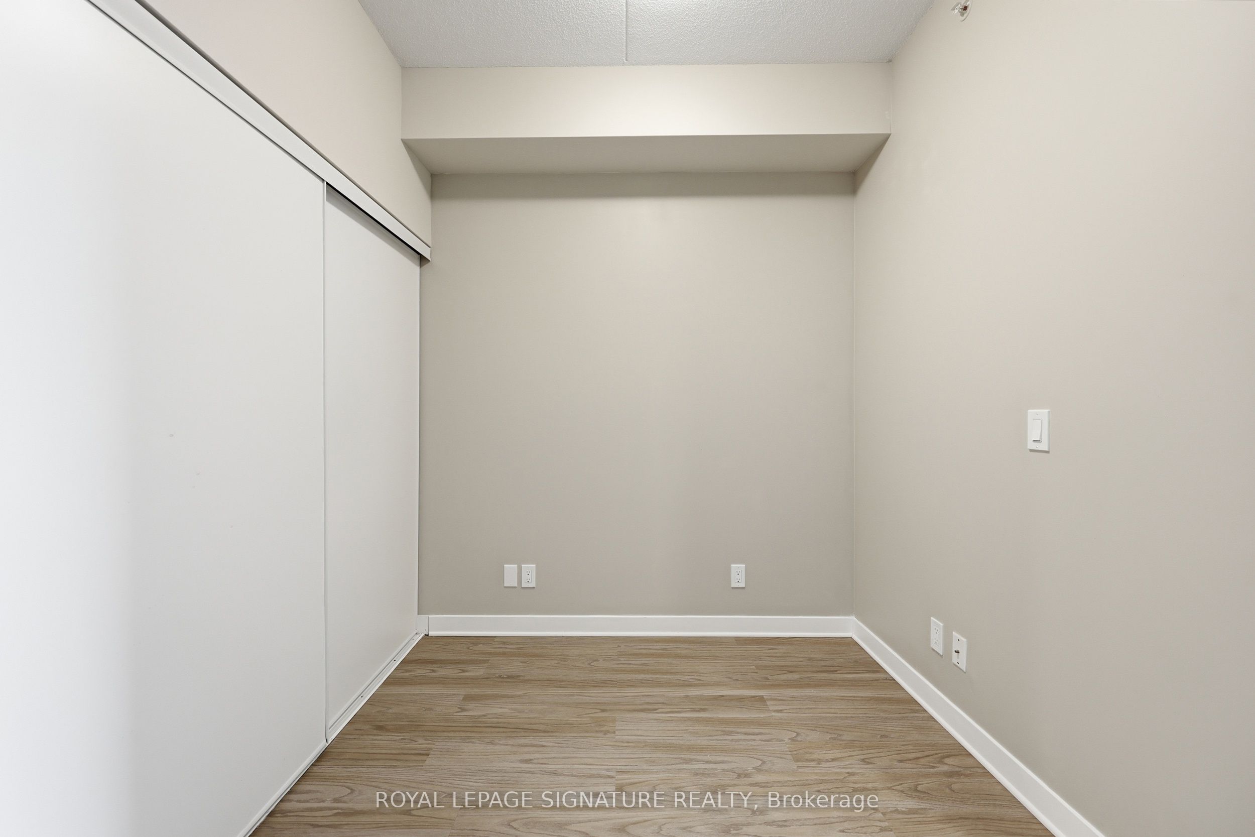 15 Queen Street S 1103 Property Photo 11