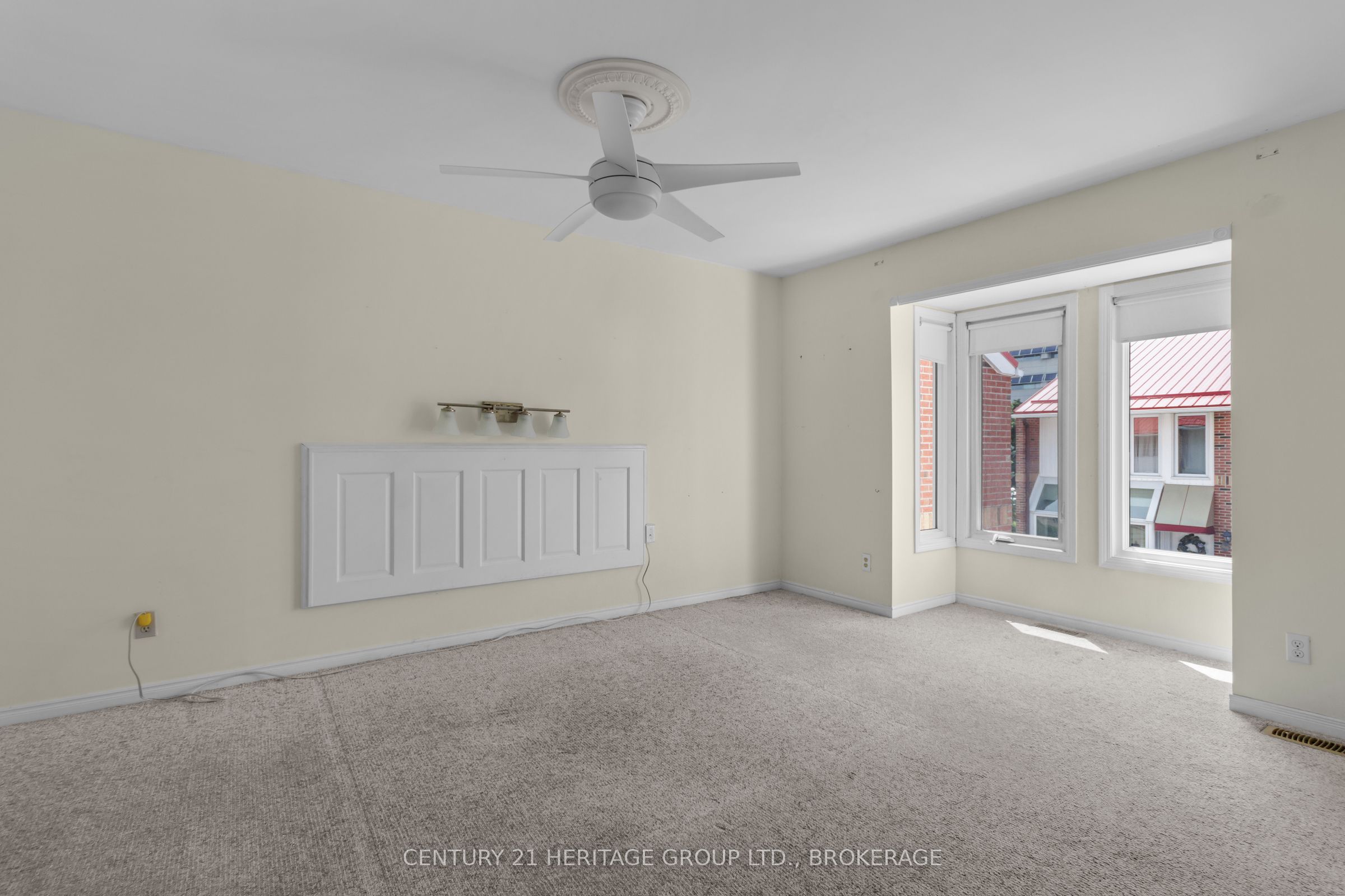 1 Place D'armes 61 Property Photo 16