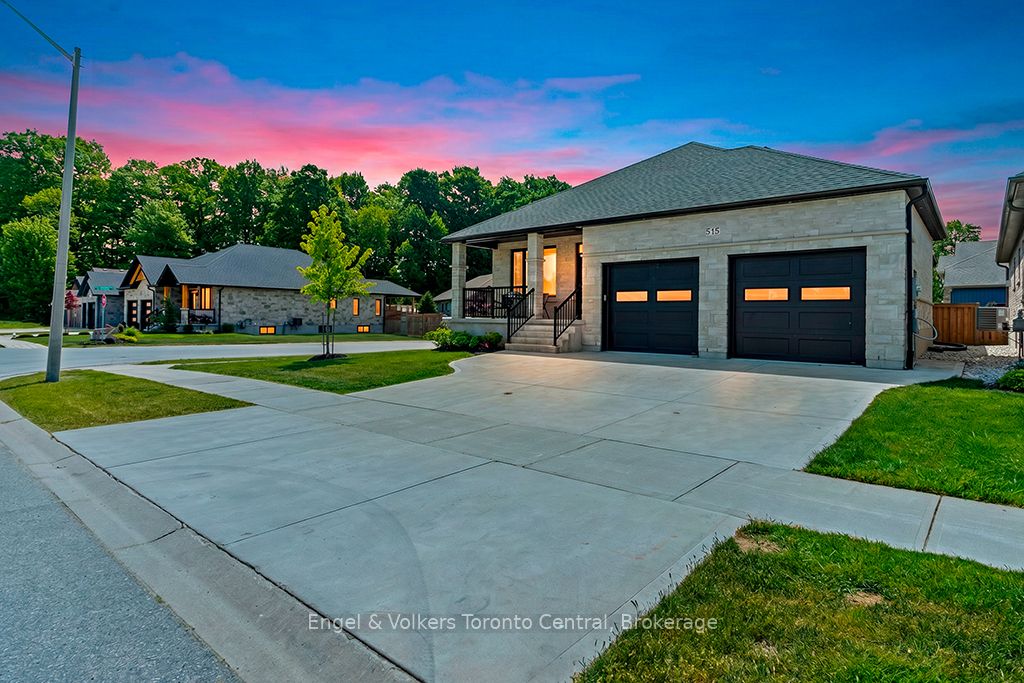 515 4th Street W Property Photo 1