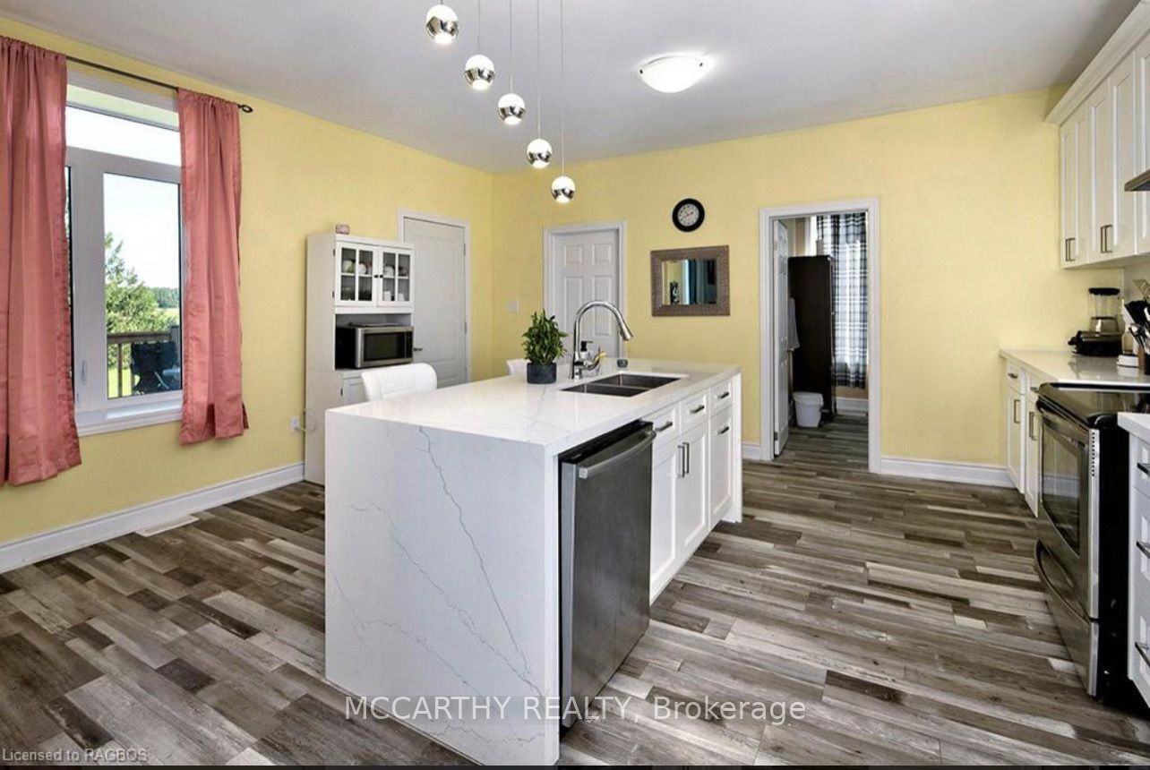 307517 Centre Line A Property Photo 4