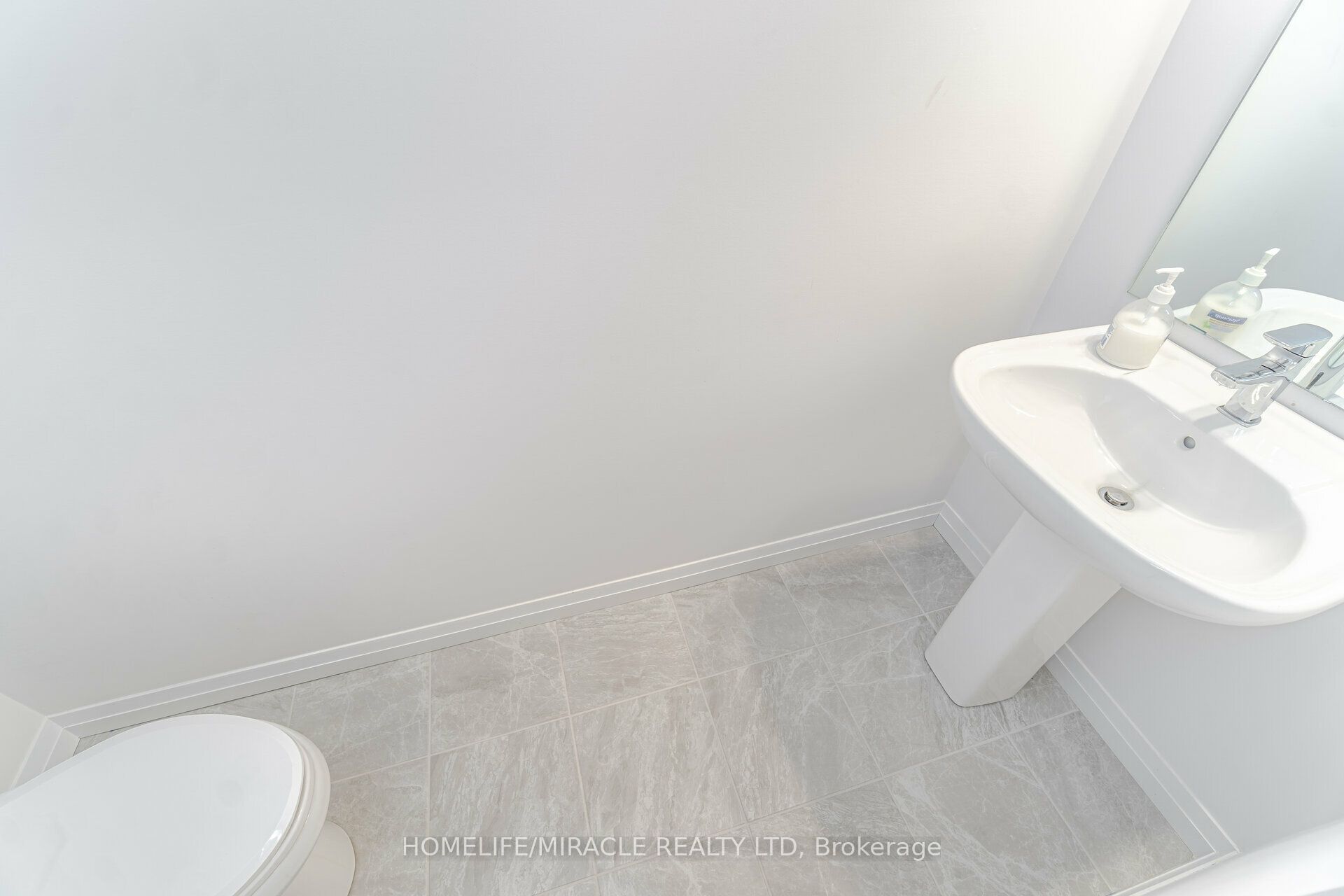 105 Court Drive Property Photo 23