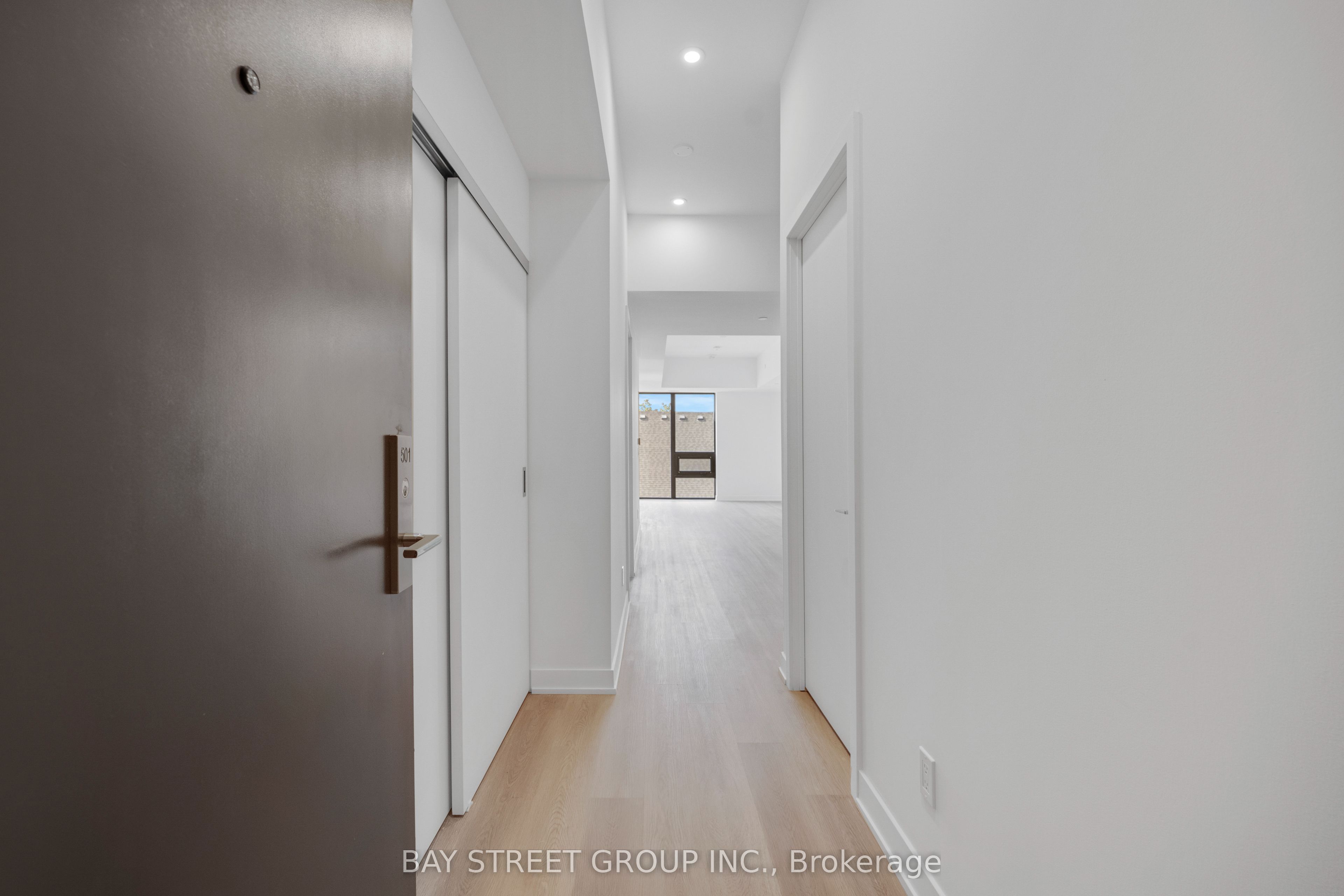 91 John Street N 501 Property Photo 9