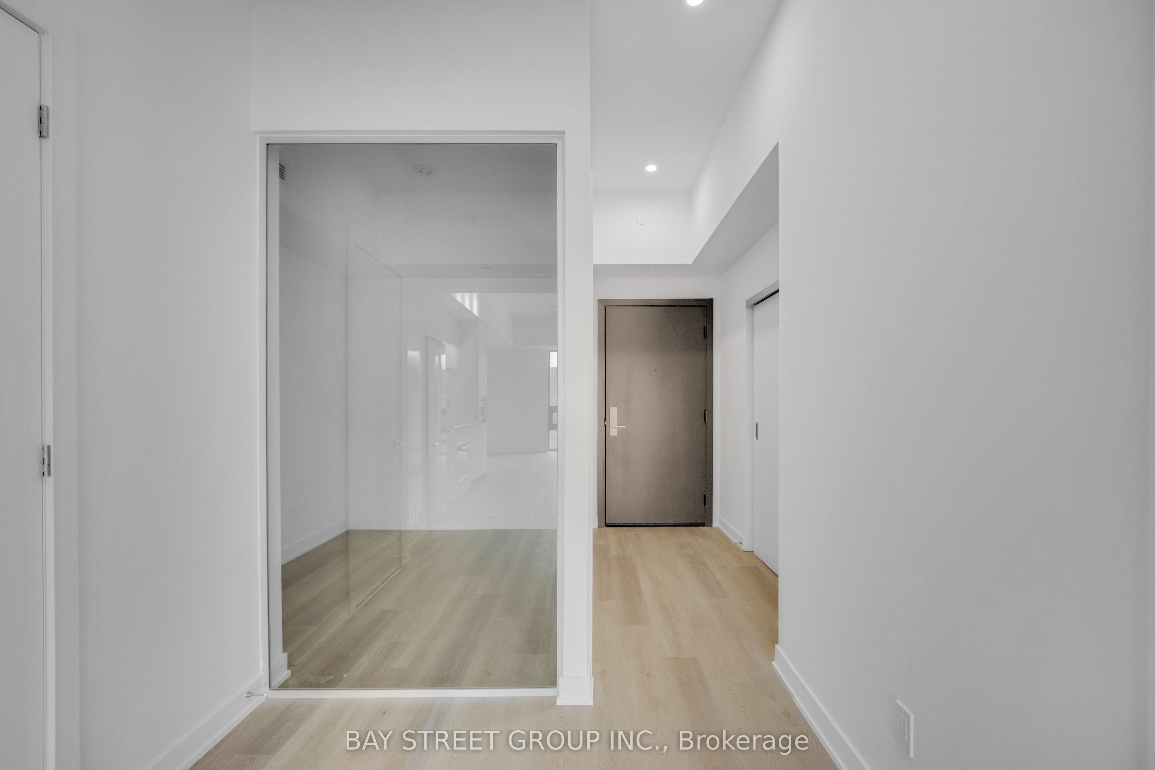 91 John Street N 501 Property Photo 11