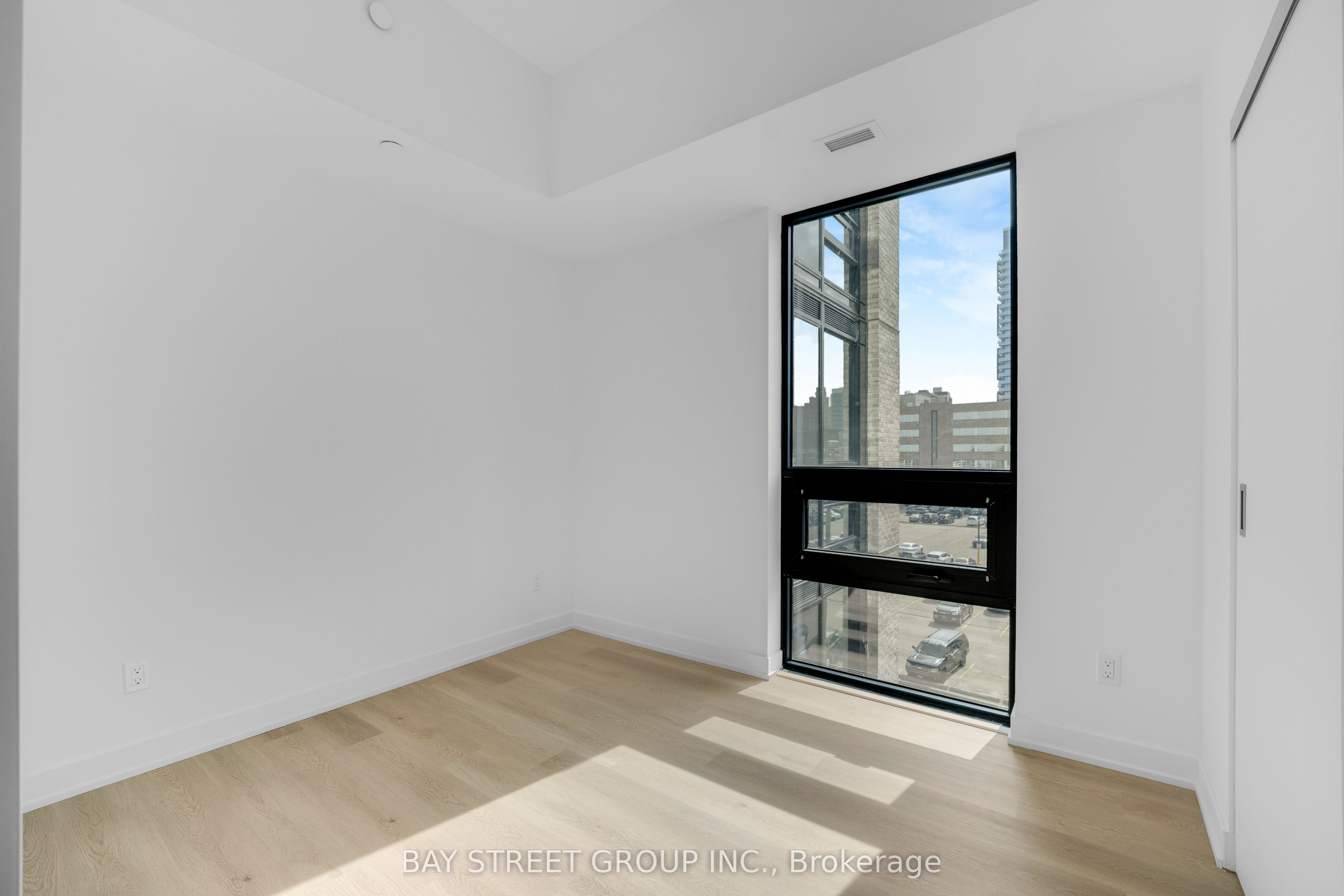 91 John Street N 501 Property Photo 18