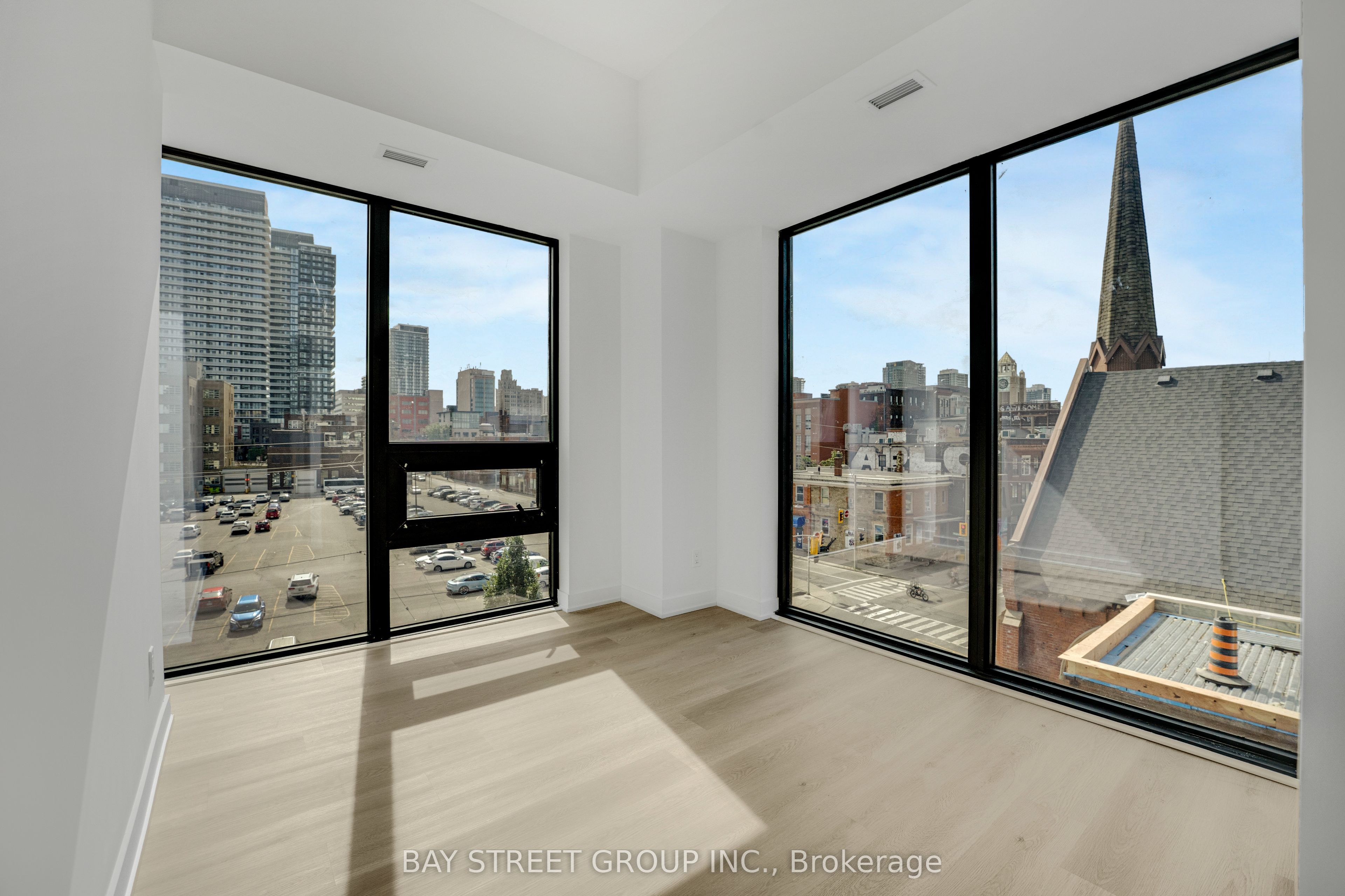 91 John Street N 501 Property Photo 21