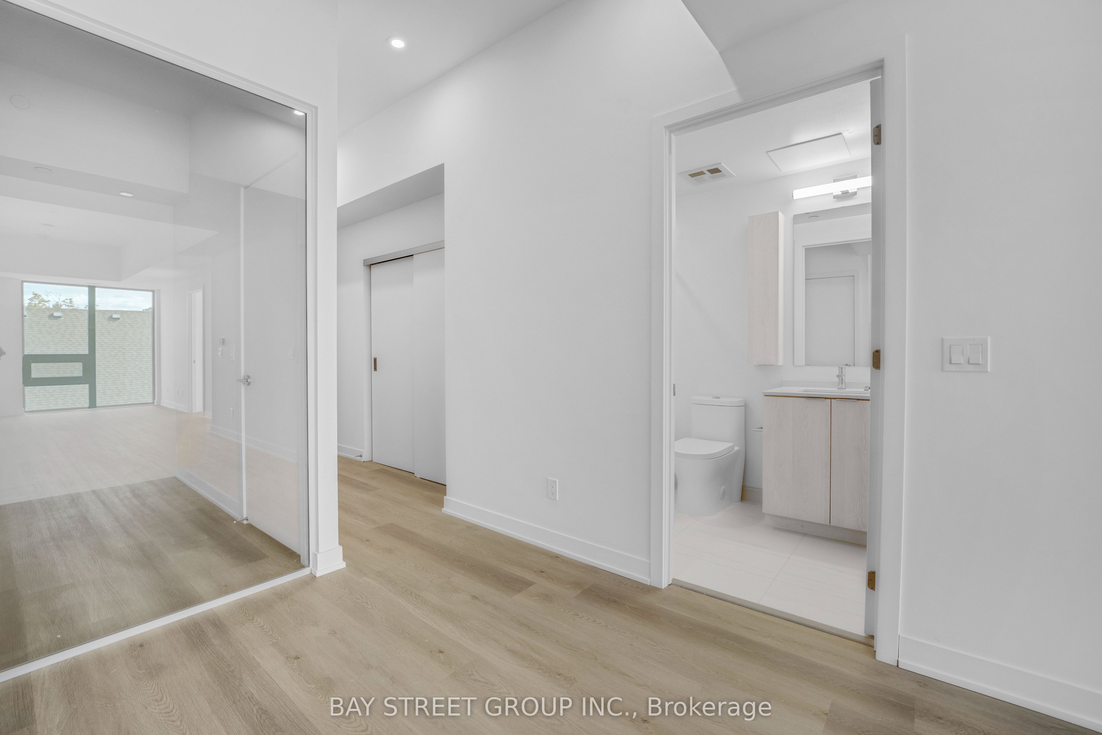 91 John Street N 501 Property Photo 23