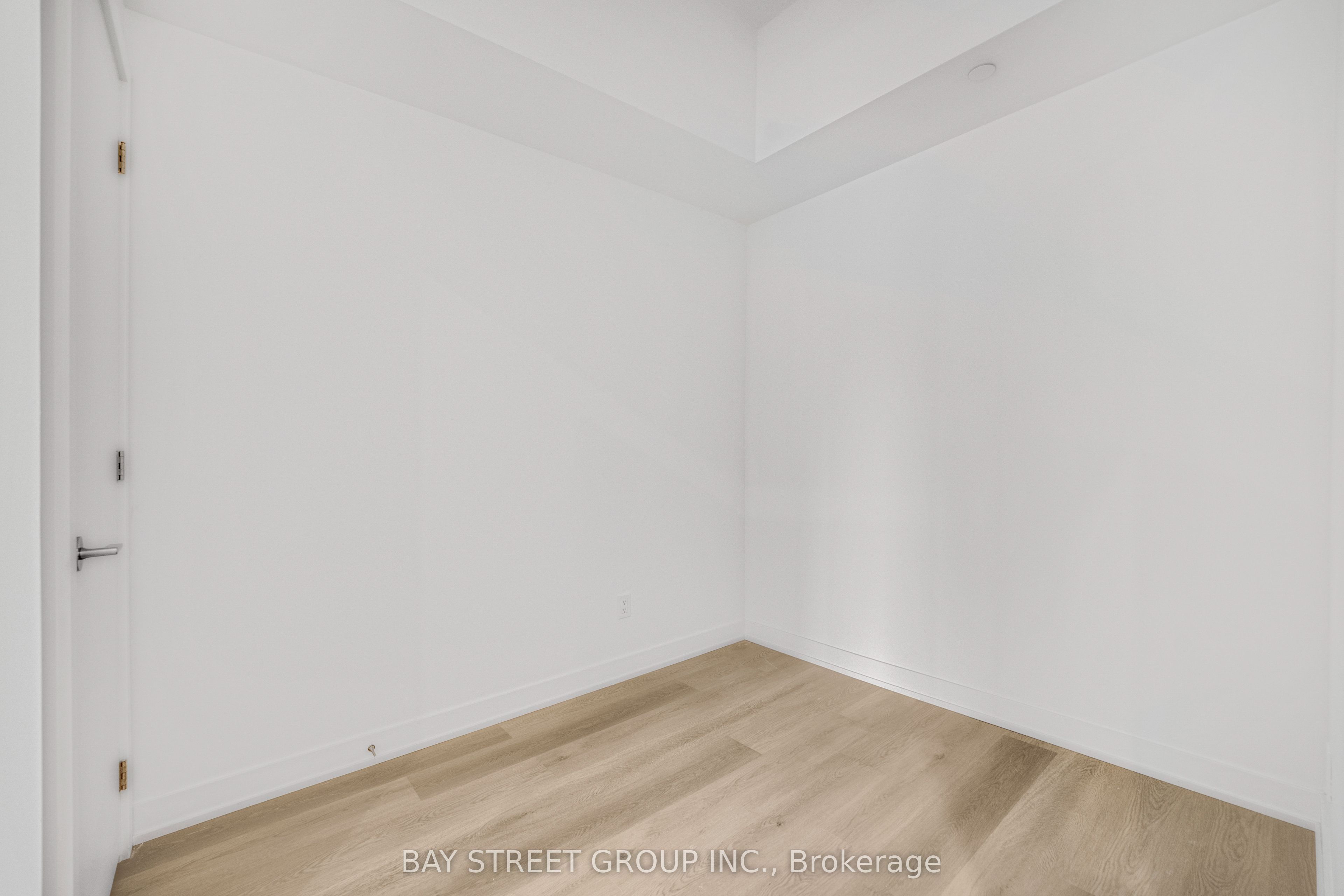 91 John Street N 501 Property Photo 25