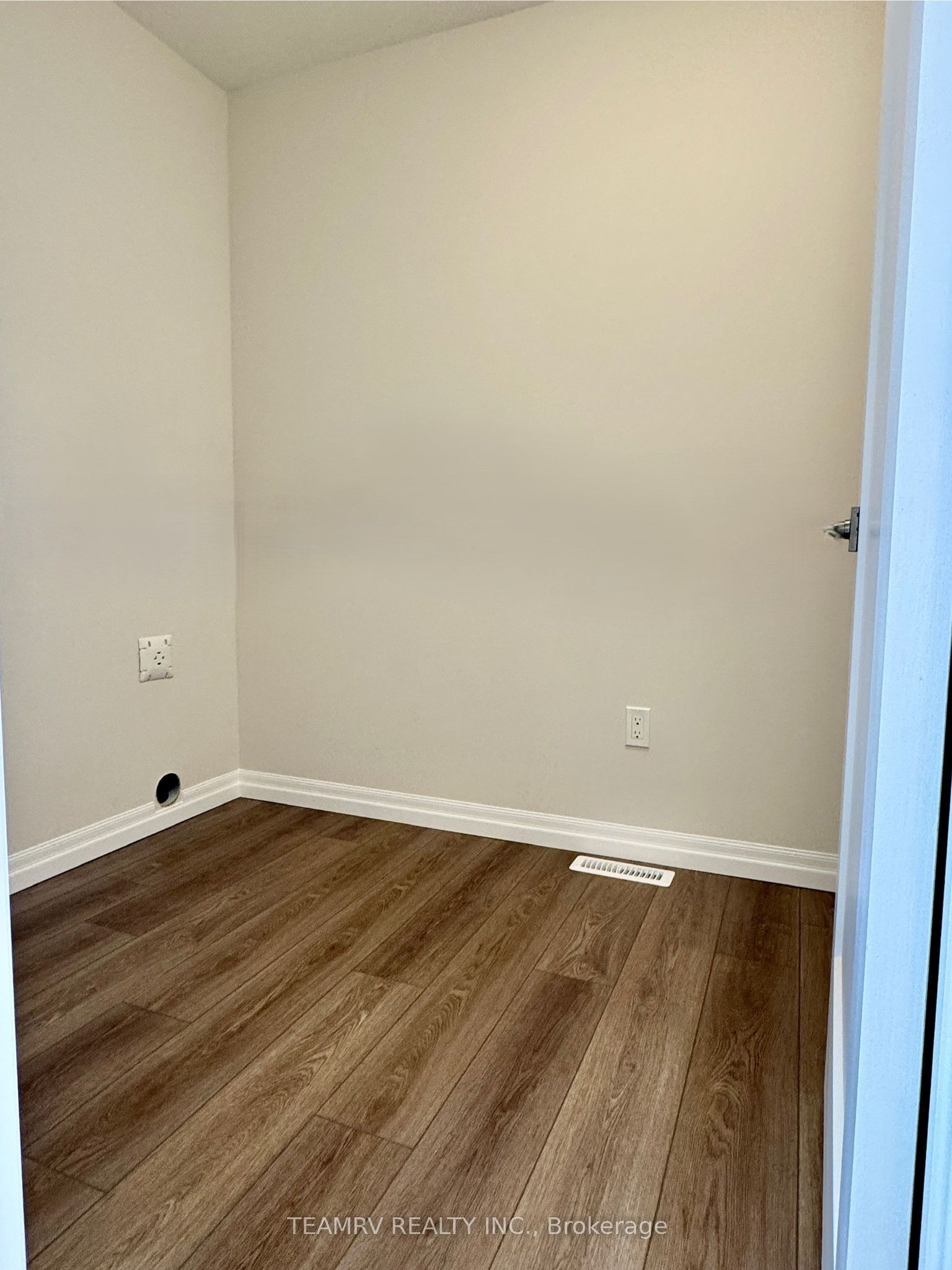 35 Canary Street Property Photo 9