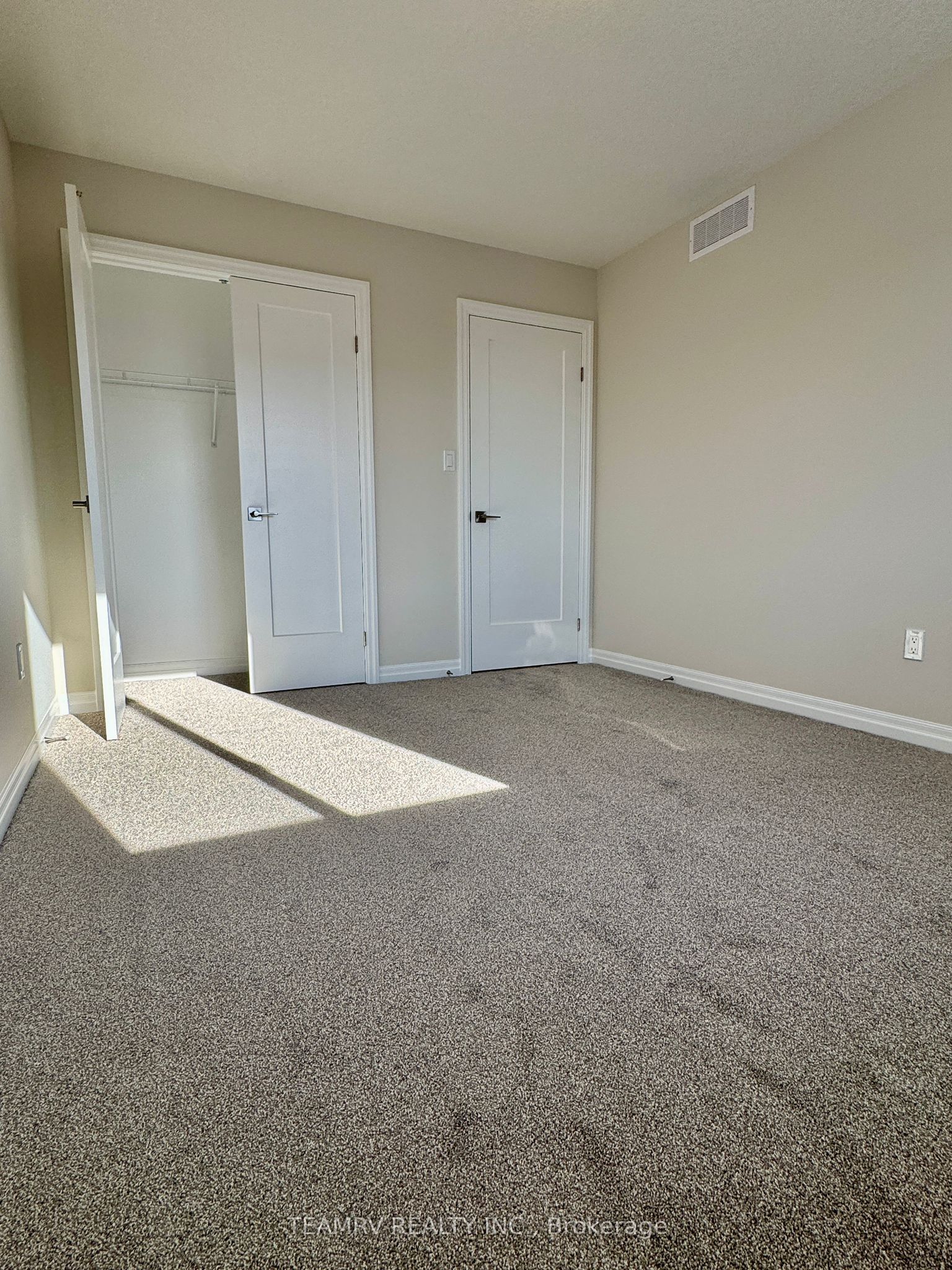 35 Canary Street Property Photo 14