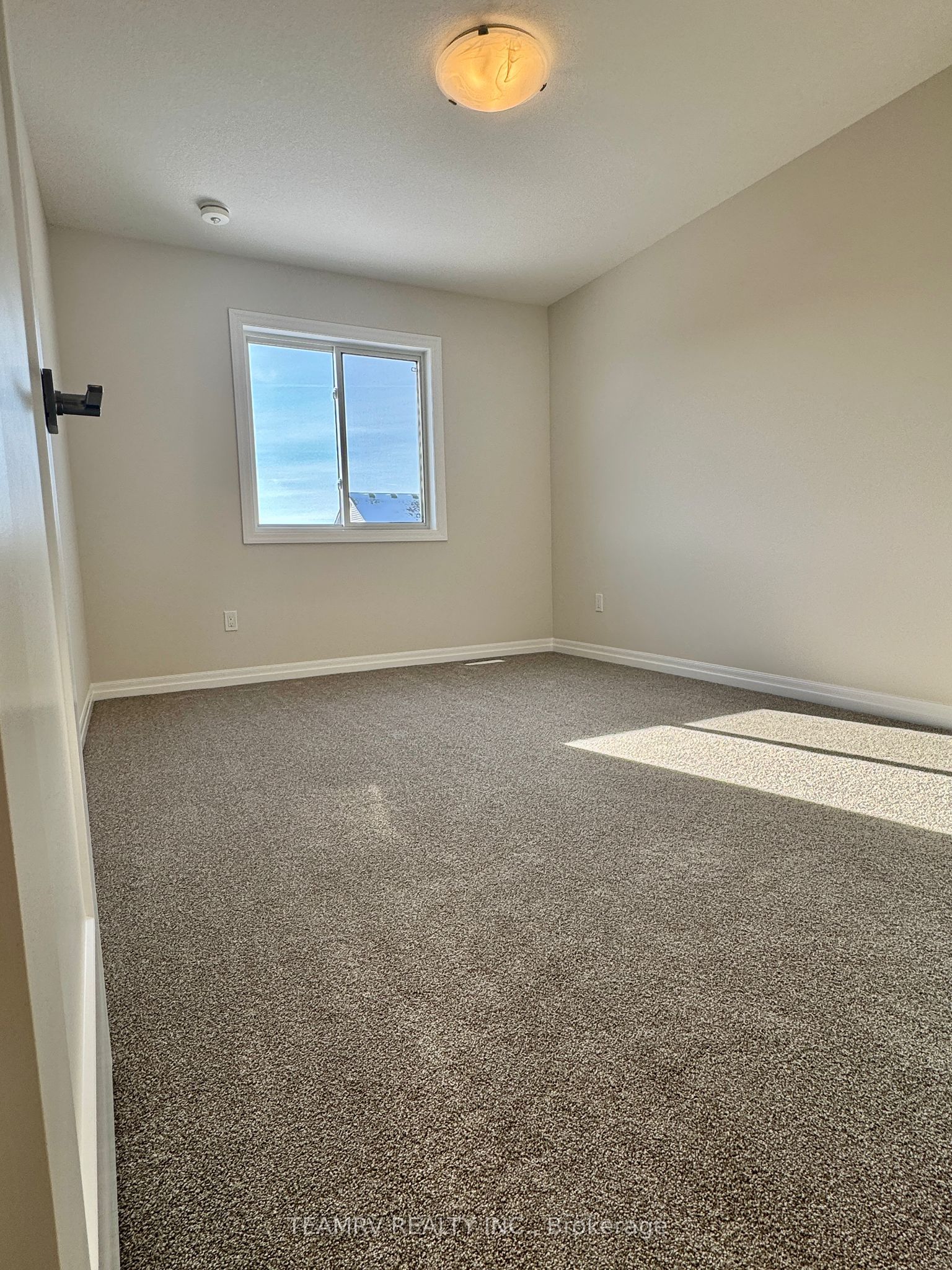 35 Canary Street Property Photo 15